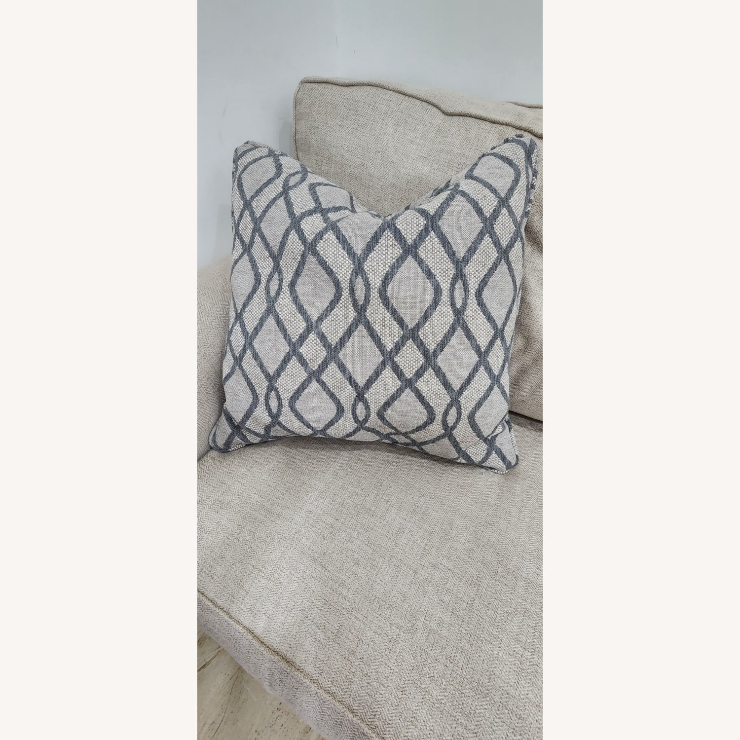 Havertys Allison Sleeper Sofa Queen Size - image-3