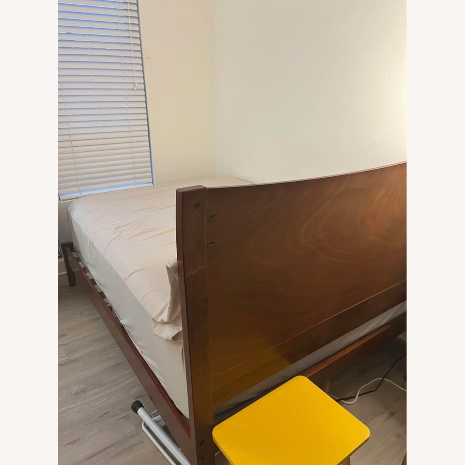 Mancini's Queen Bed - image-9