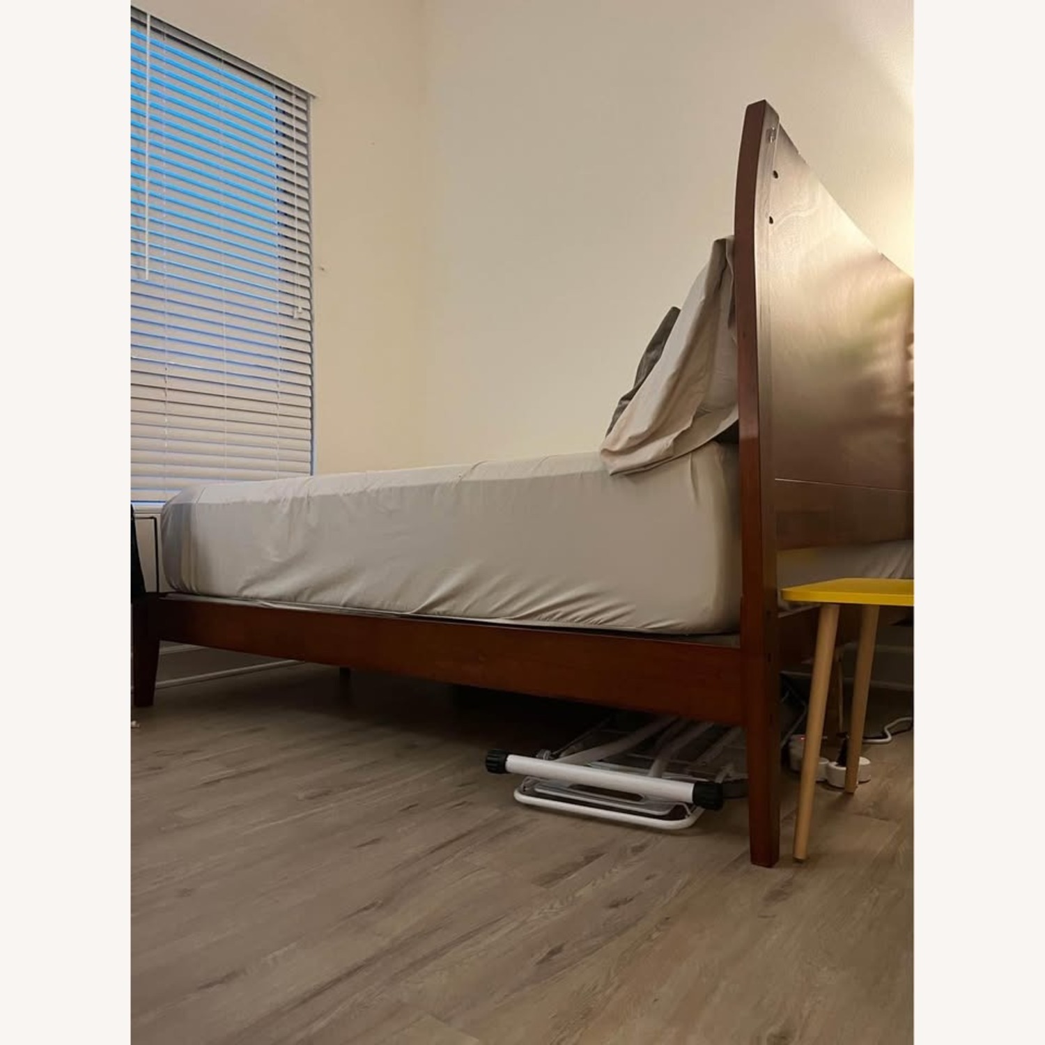 Mancini's Queen Bed - image-5