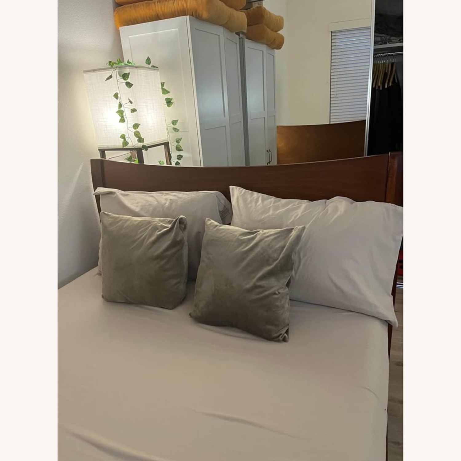 Mancini's Queen Bed - image-6