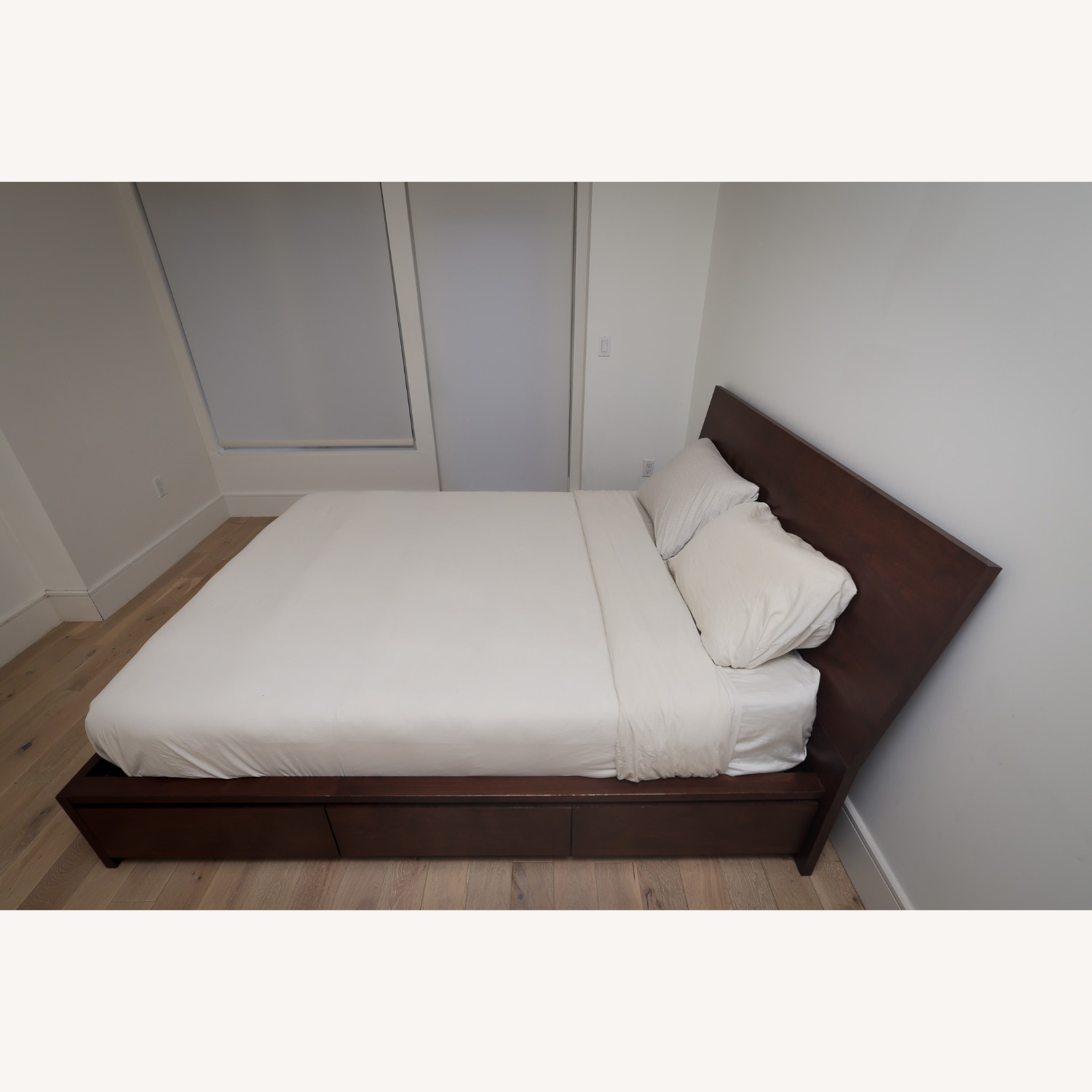 Huppé Clark Storage Queen Bed