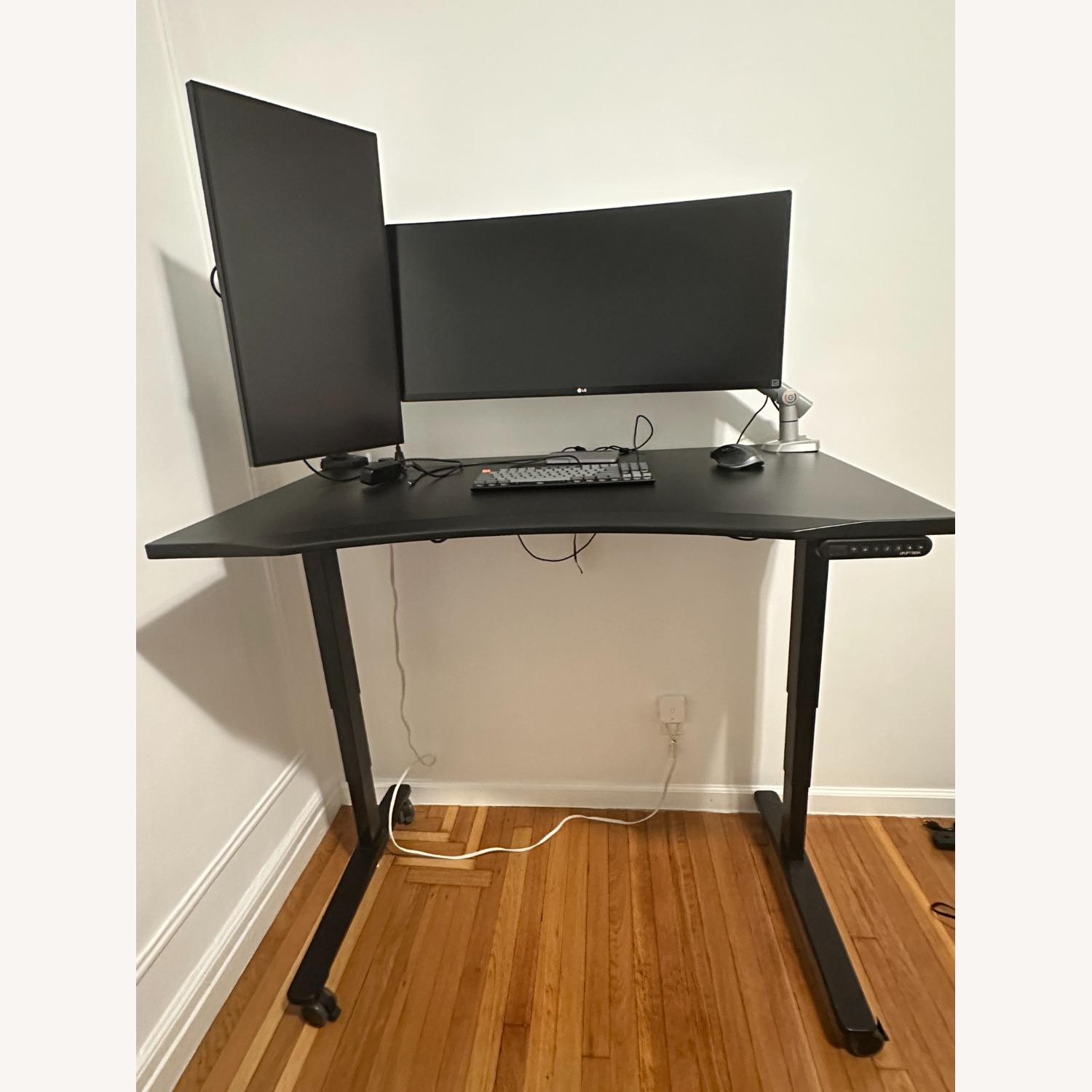 Uplift Standing Desk (48x30) - image-4