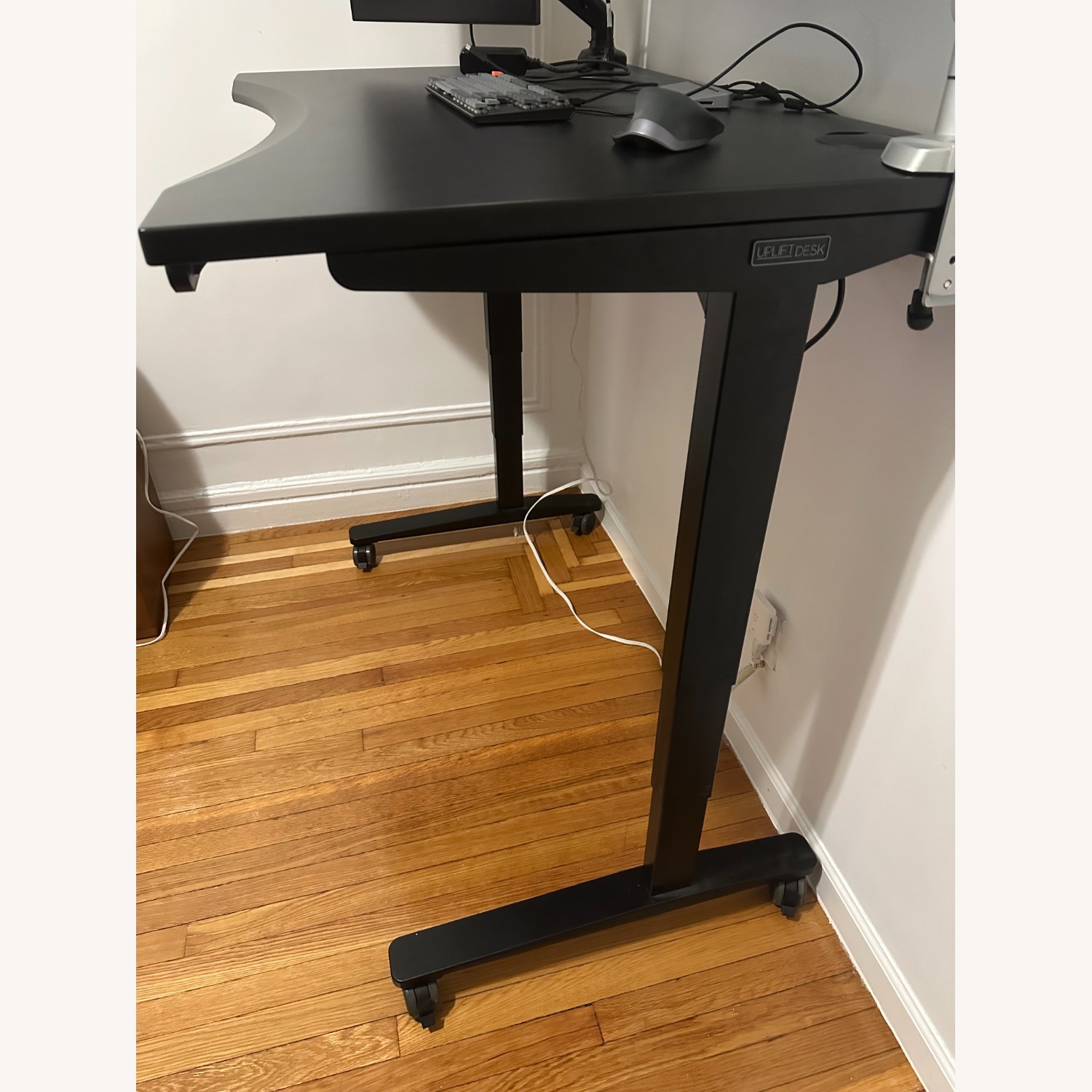 Uplift Standing Desk (48x30) - image-2