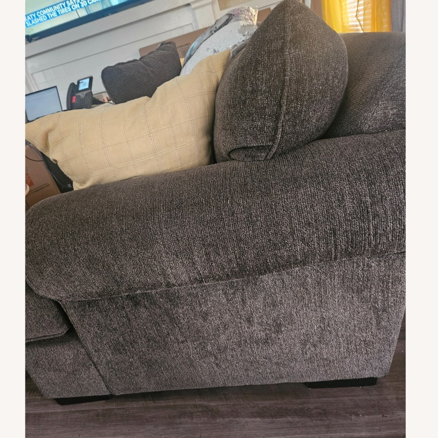 Jeromes Furniture Carson 3-4 Seater Sofa - image-7