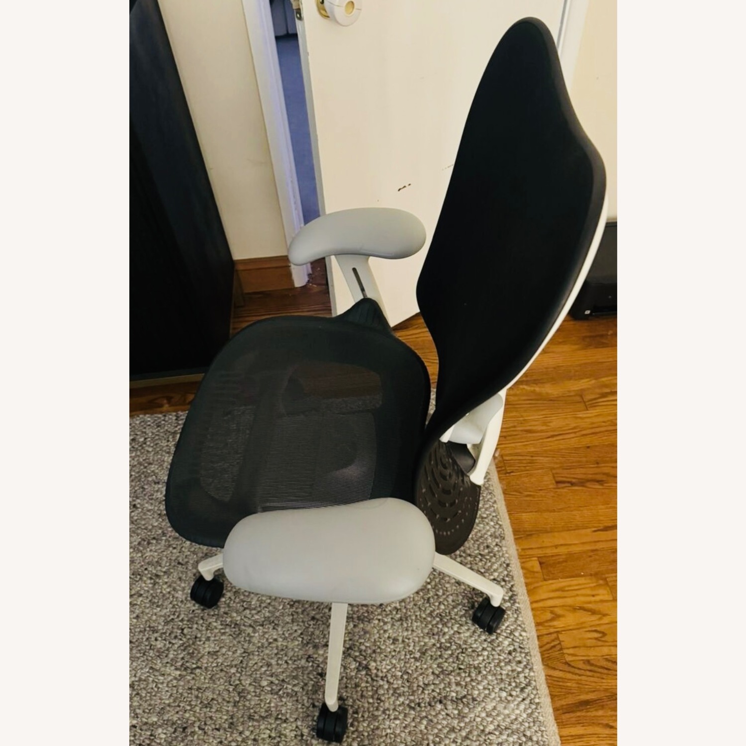 Herman Miller Mirra 2 Chair - image-3