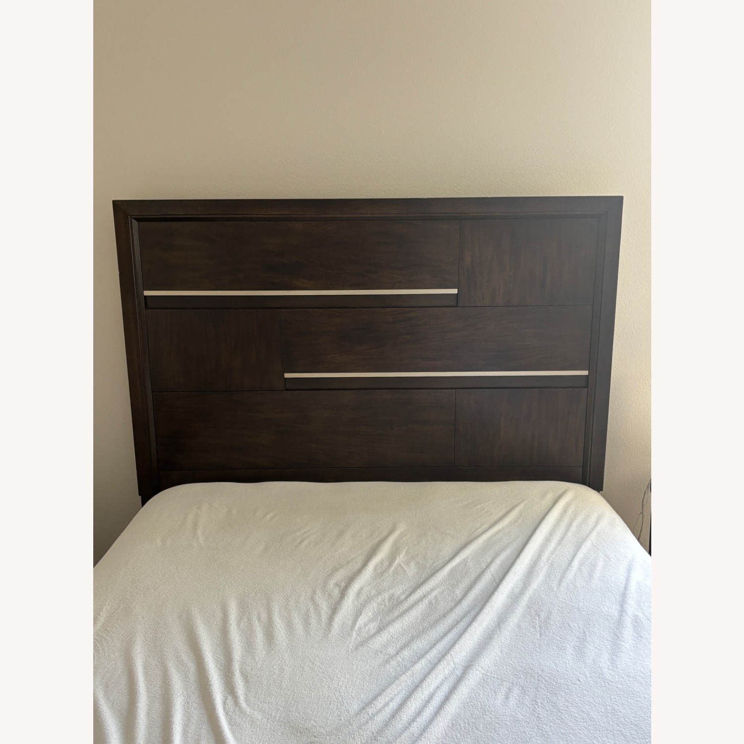 Rooms To Go Manhattan Boulevard Espresso Queen Bed - image-2