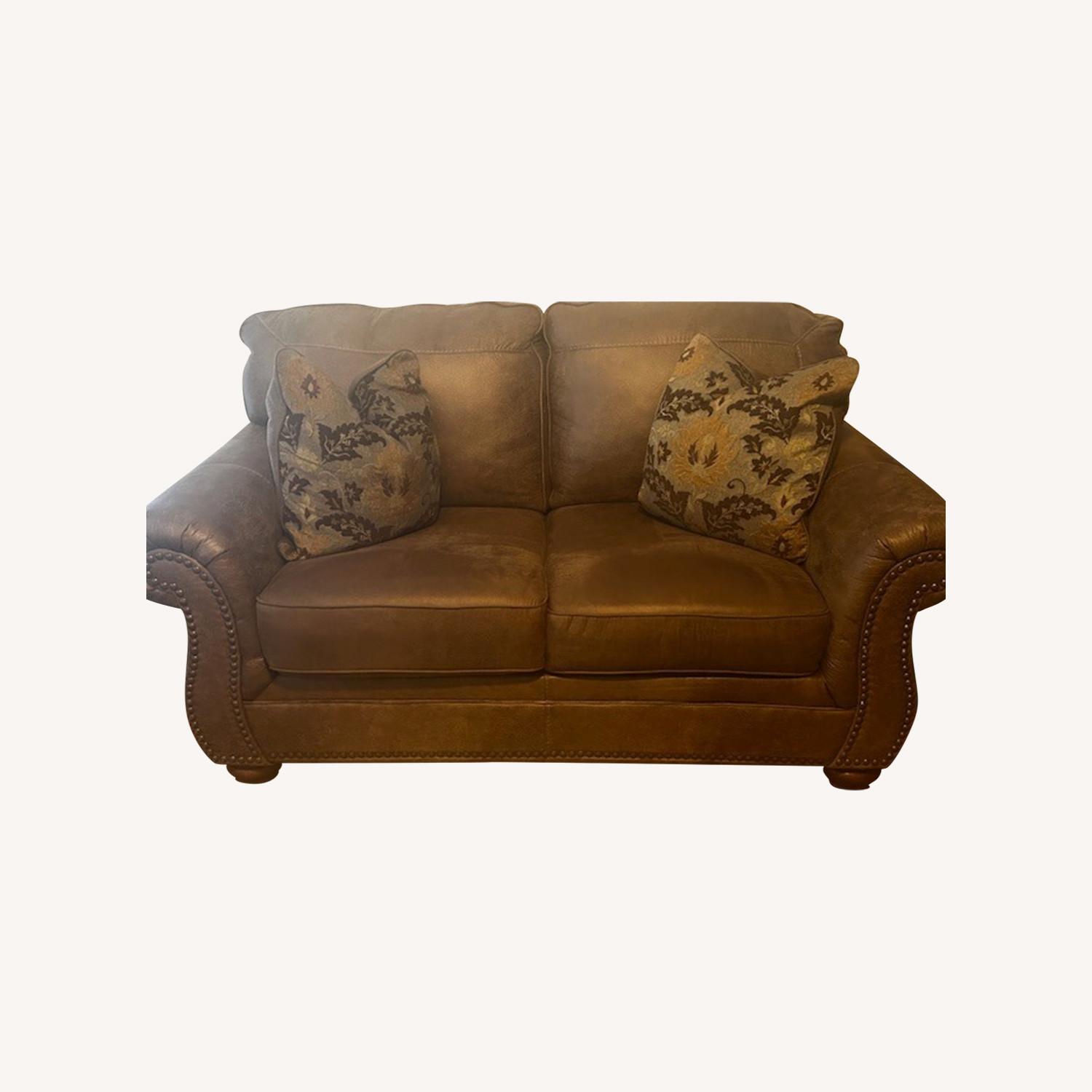 Ashley Furniture Larkinhurst Loveseat - image-0