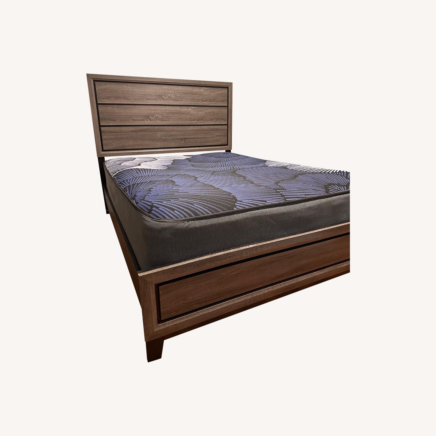 Queen Bed - image-0