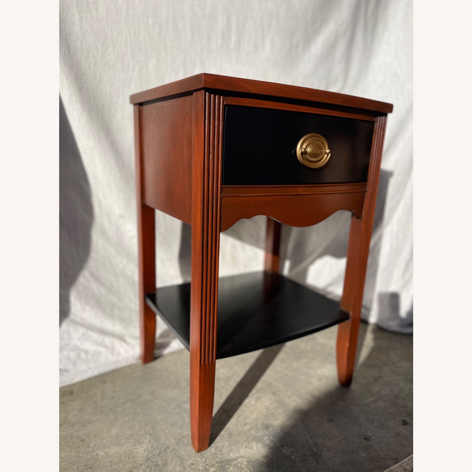 Mid-Century Hepplewhite Federal Style Nightstands  - image-14