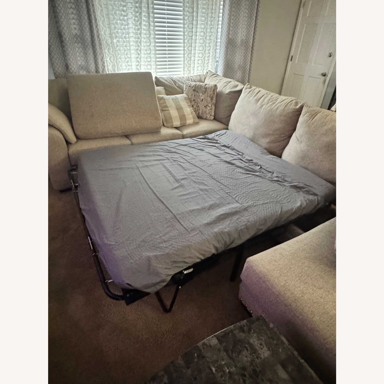 Bob's Cottage Chic 4 Piece Sectional W Bed - image-6