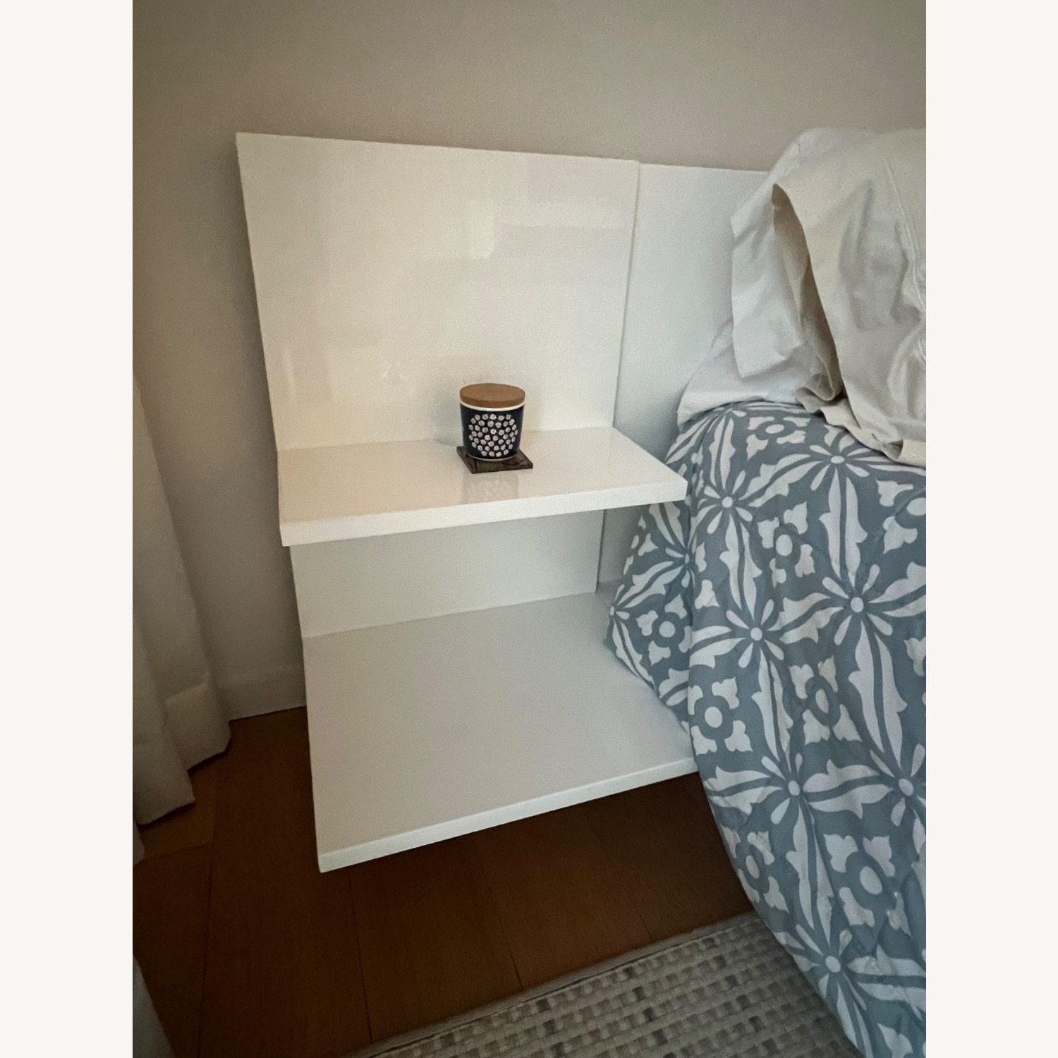 CB2 Andes Acadia White Platform Queen Bed - image-4