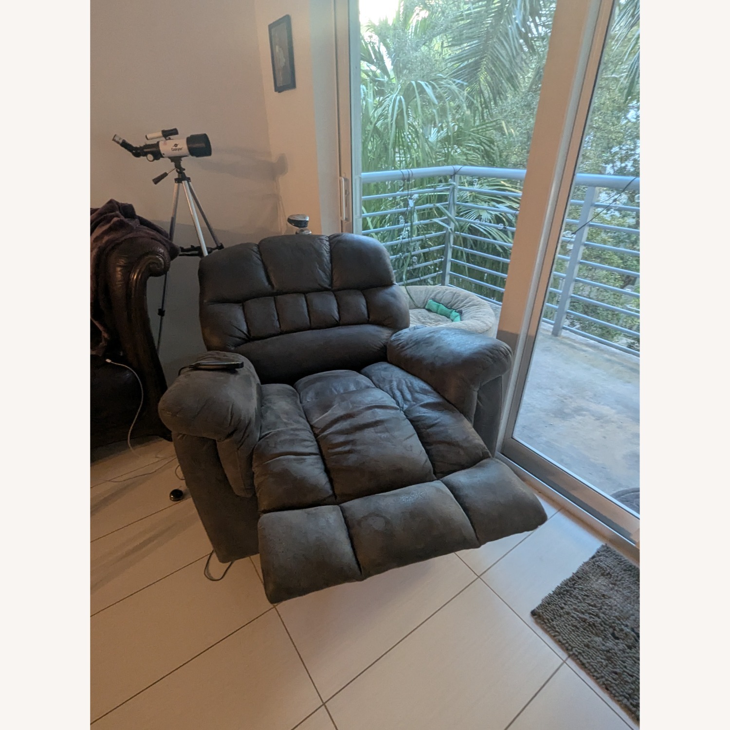 Large Vibrating Recliner - image-2