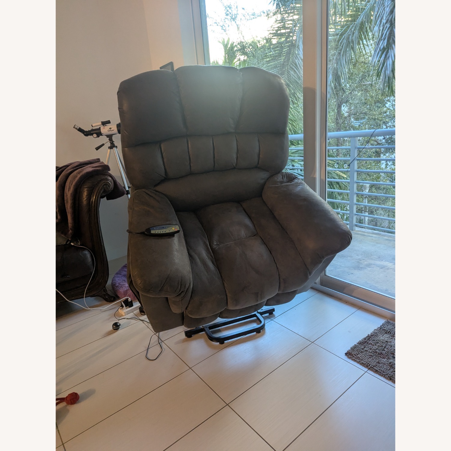 Large Vibrating Recliner - image-4