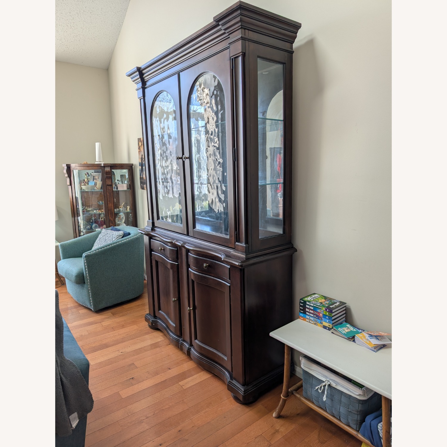 Bernhardt Furniture Belmont China Cabinet - image-4