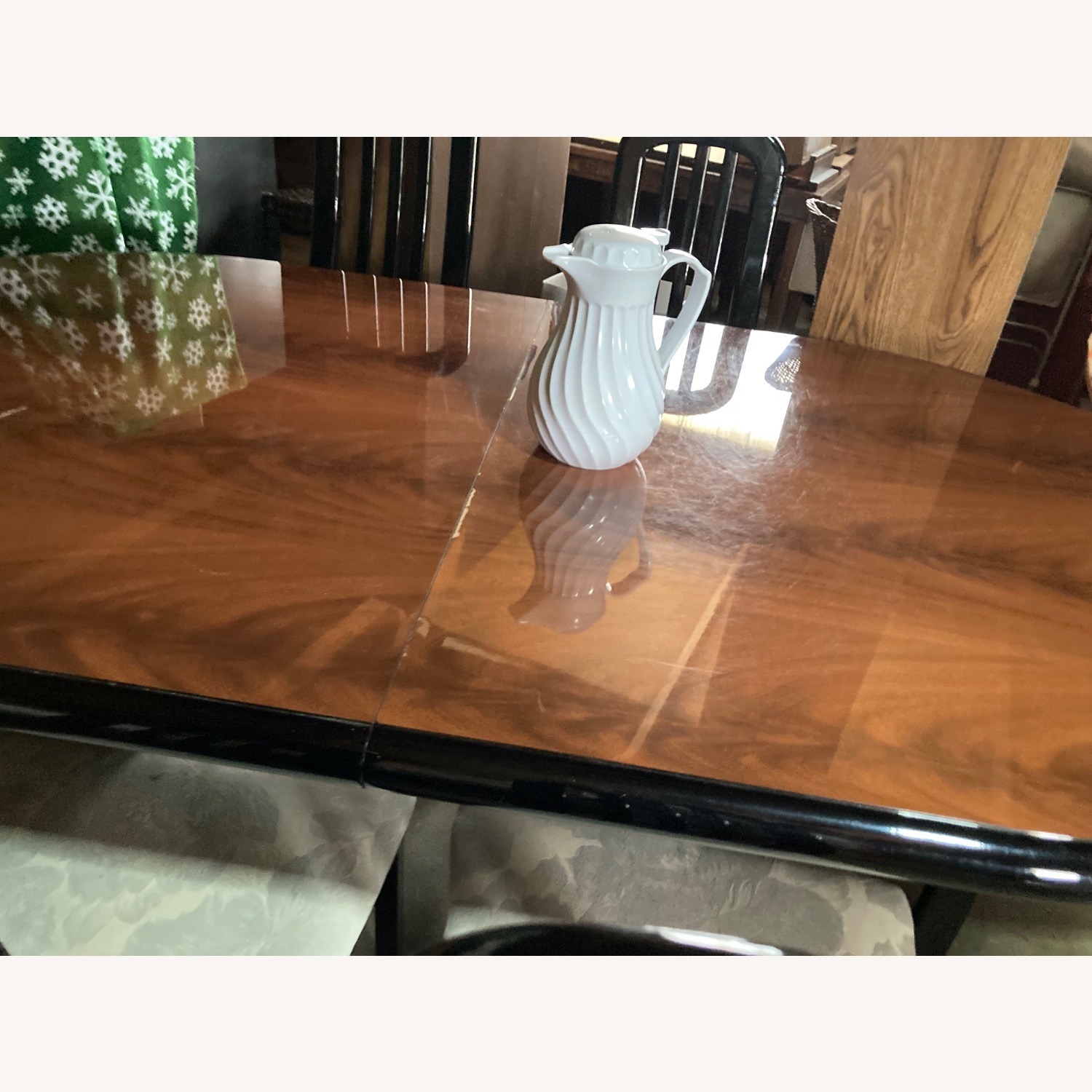 Oval Dining Table Chairs and a Large Leaf - image-2