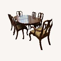 クラシック ダイニングテーブル Henkel-Harris & Drexel Henkel Harris Dining Table and Chairs - AptDeco