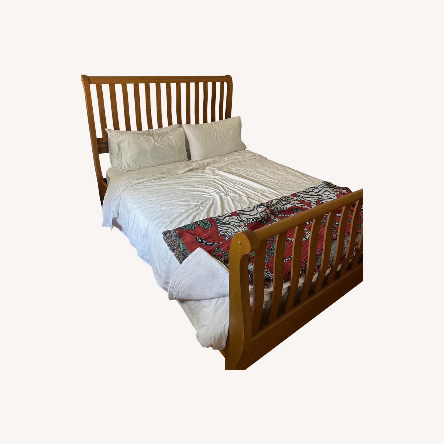 Vintage Vaughan Bassett Sleigh Bed - image-0