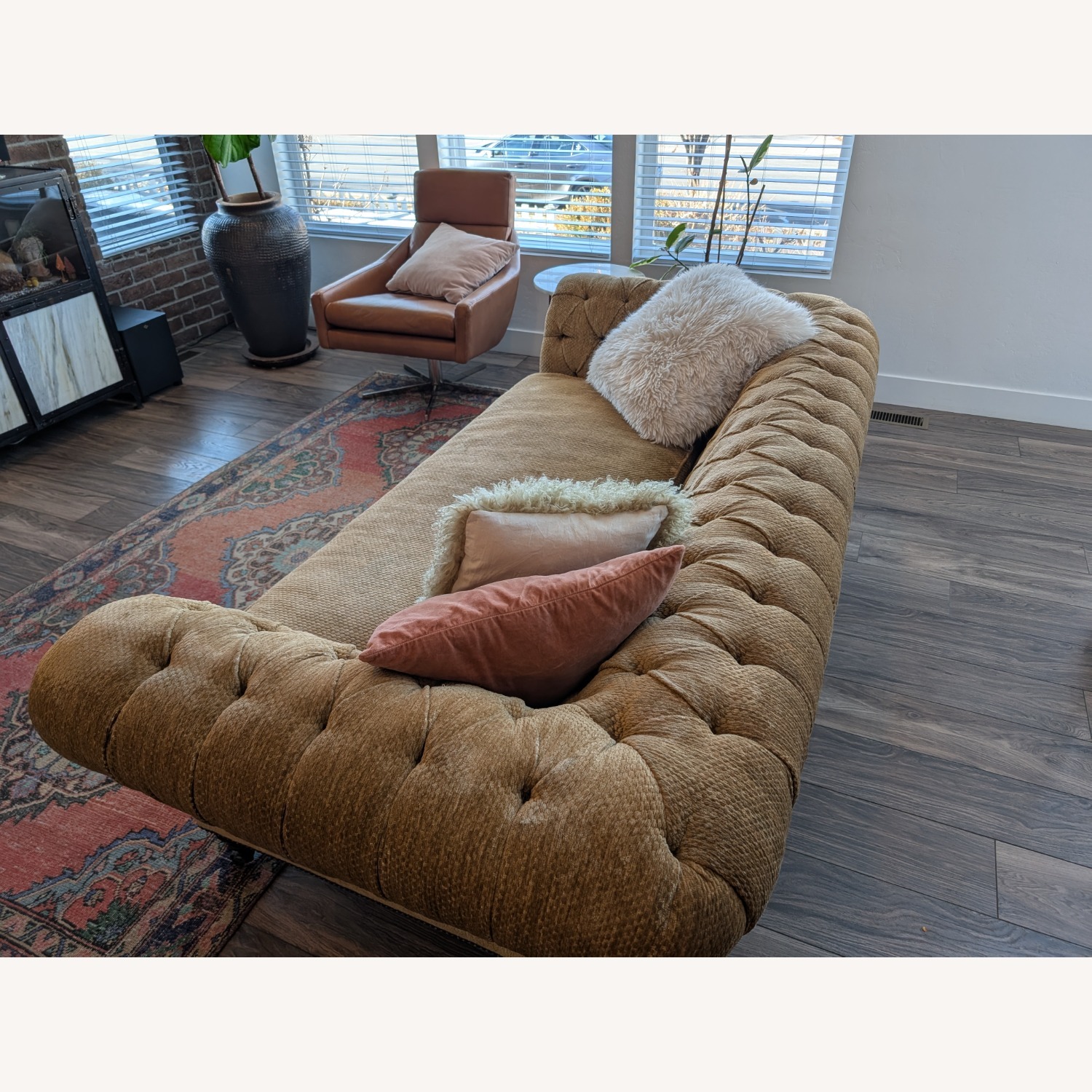 Ebanista Gold Velvet Chesterfield Sofa  - image-5