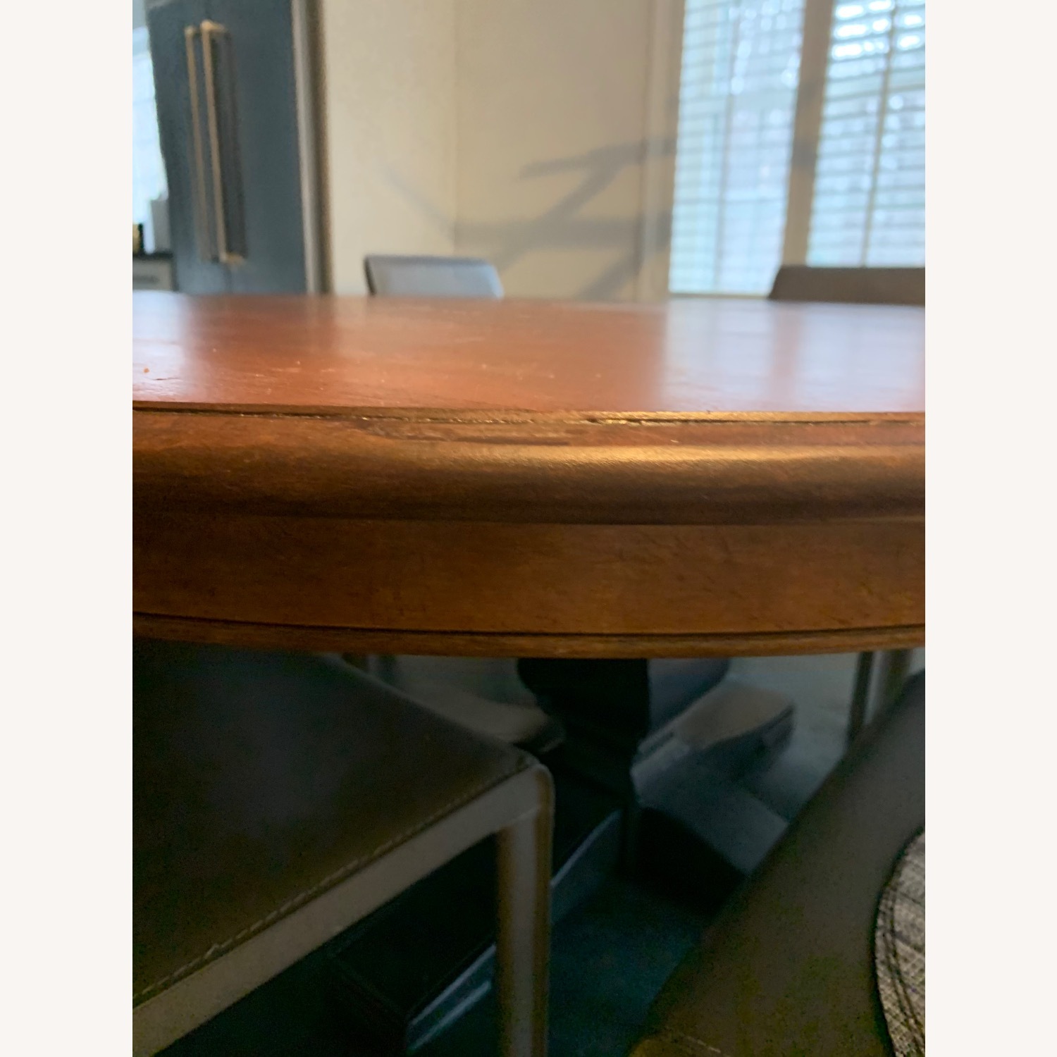 Ethan Allen Cameron Dining Table 54” -74” Round - image-9