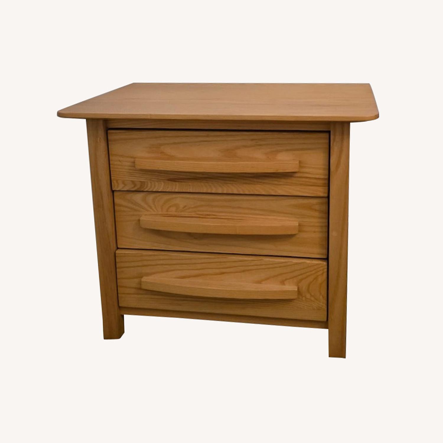 Pompanoosuc Grafton Mills 3-drawer Nightstand  - image-5