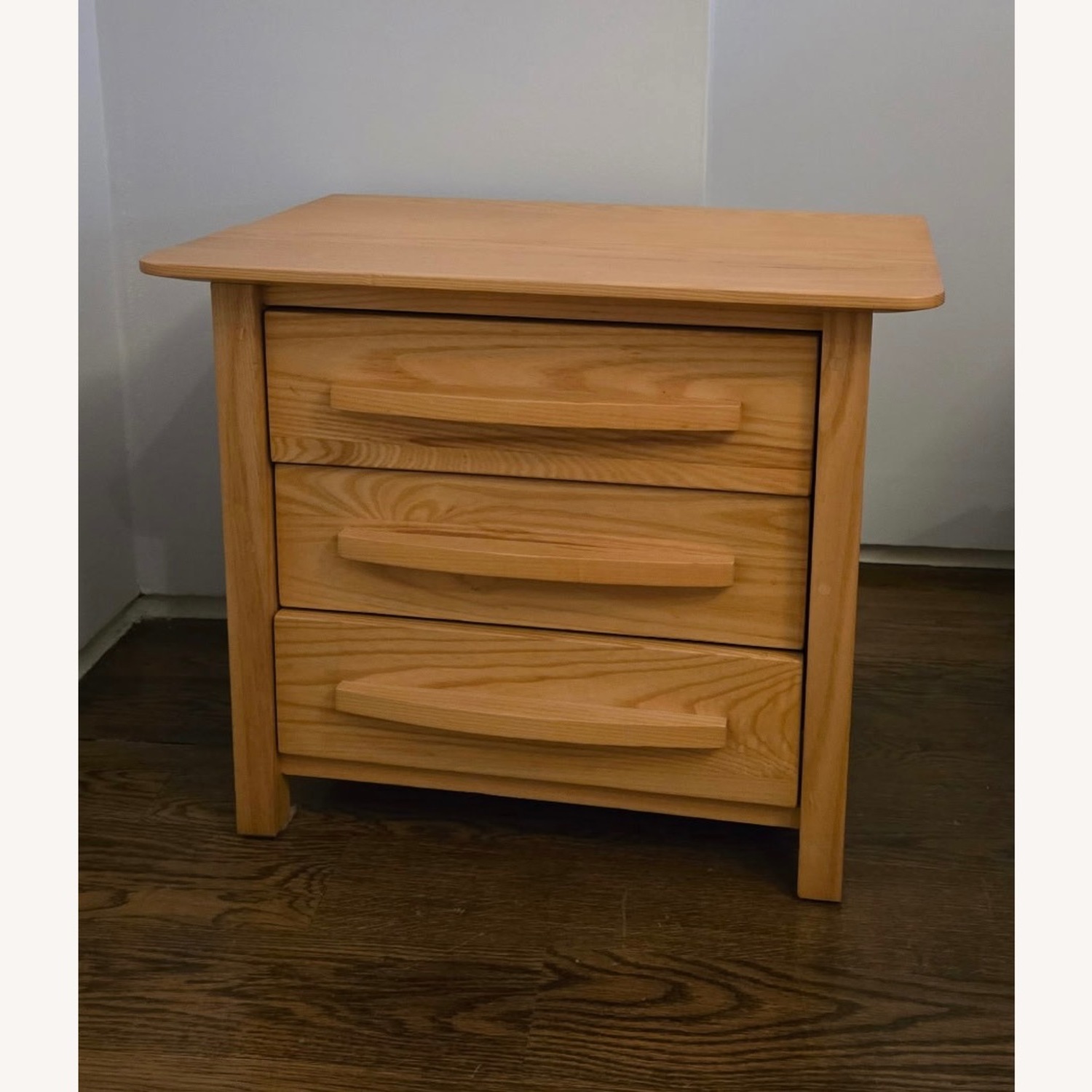 Pompanoosuc Grafton Mills 3-drawer Nightstand  - image-1
