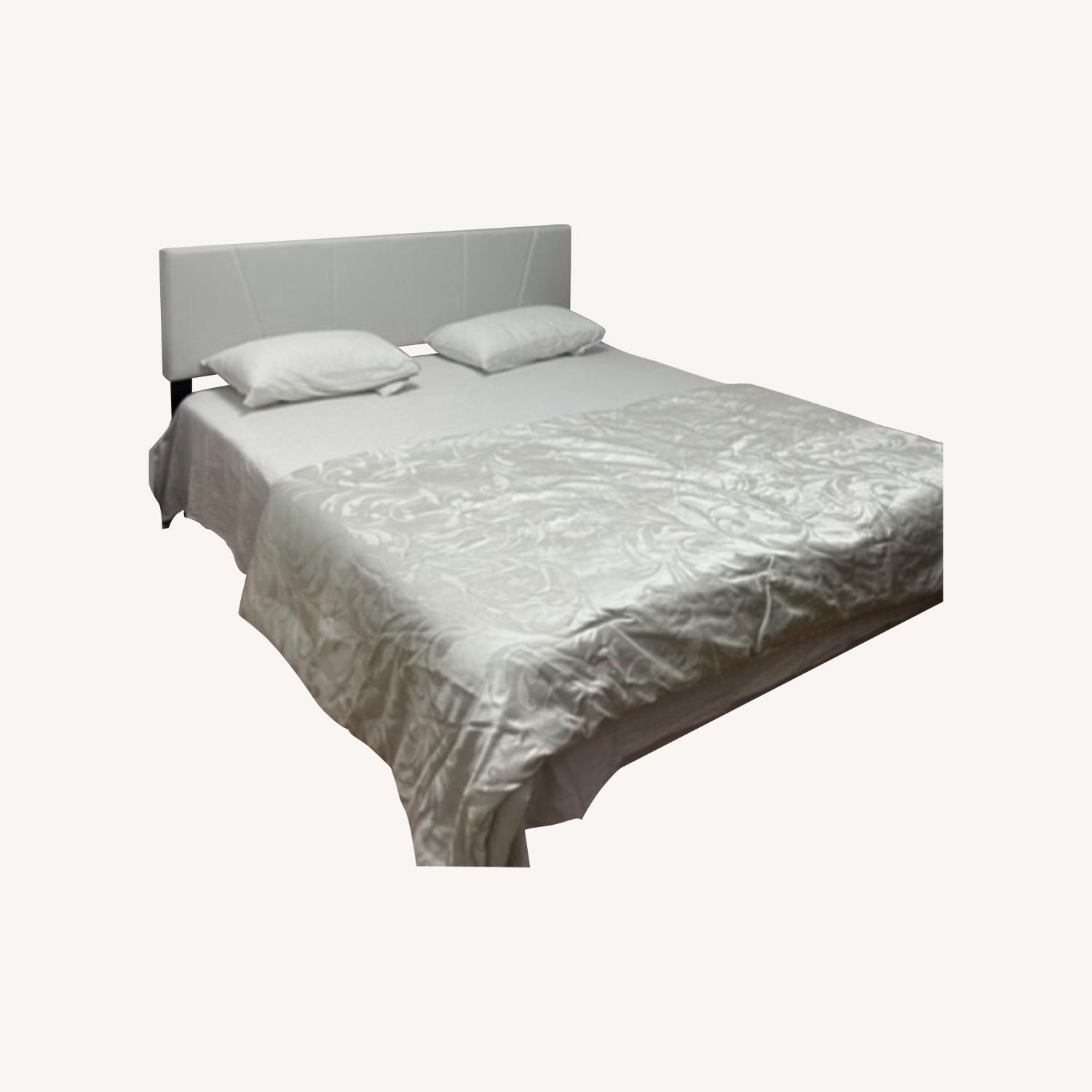 King Sized Bed Frame White - image-0