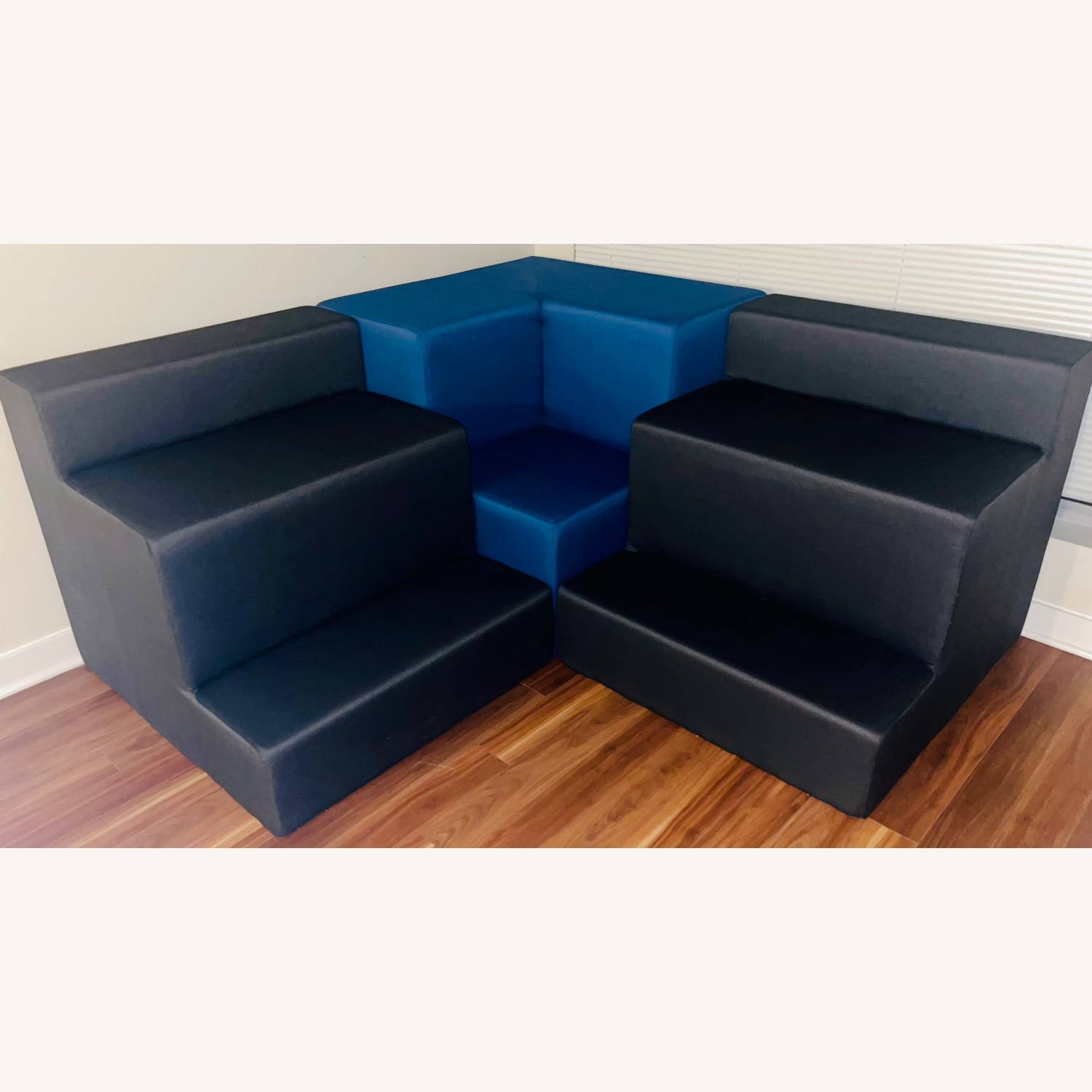 Allsteel Modular Lounge Seating 3 pieces - image-5