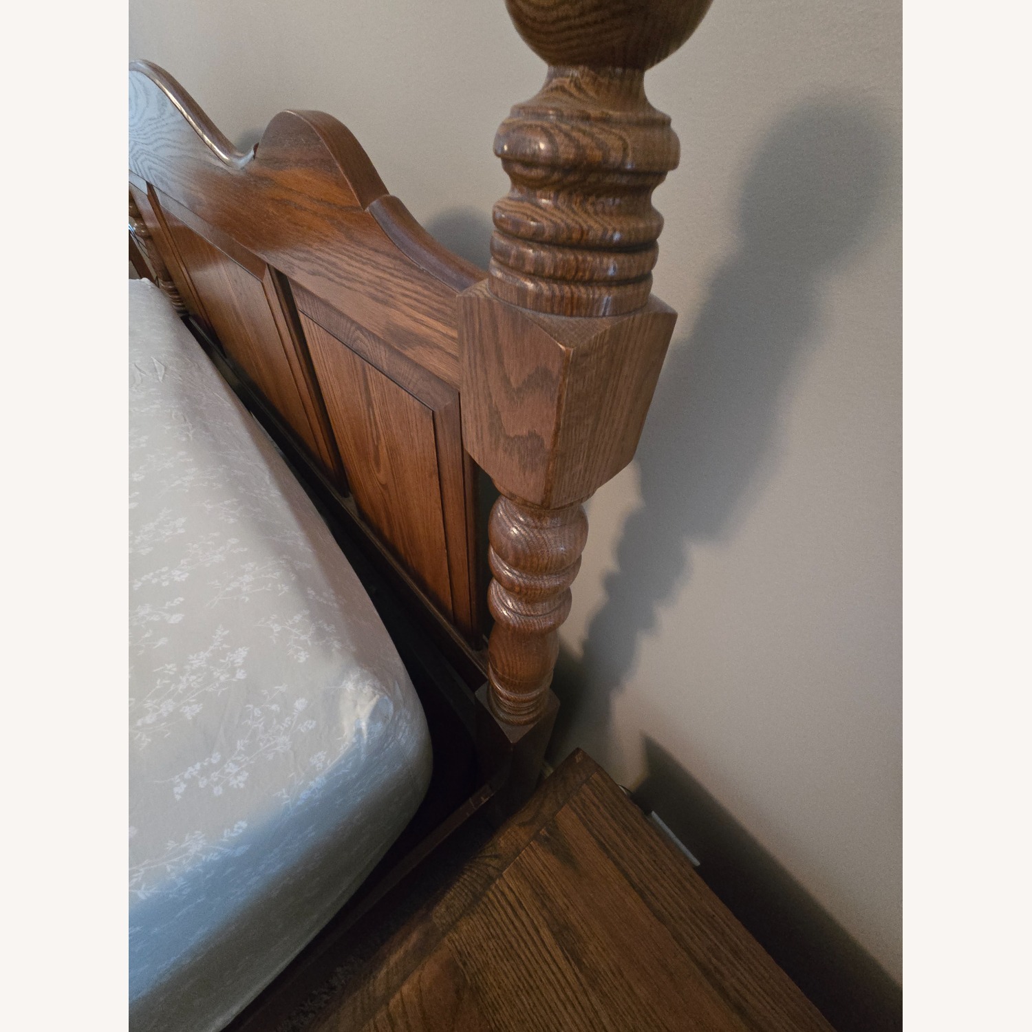 Pennsylvania House Solid Oak Queen Bedframe - image-2