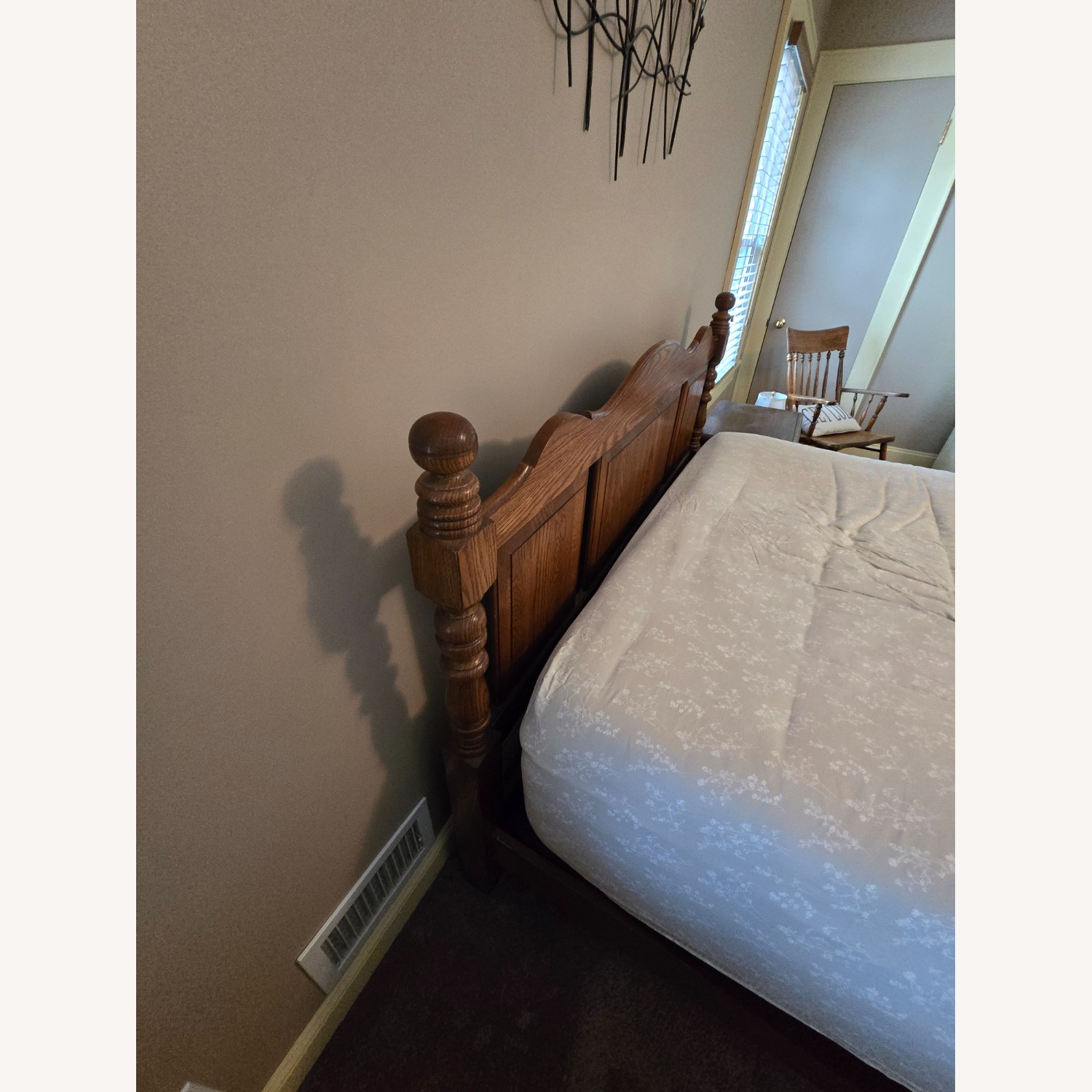 Pennsylvania House Solid Oak Queen Bedframe - image-3