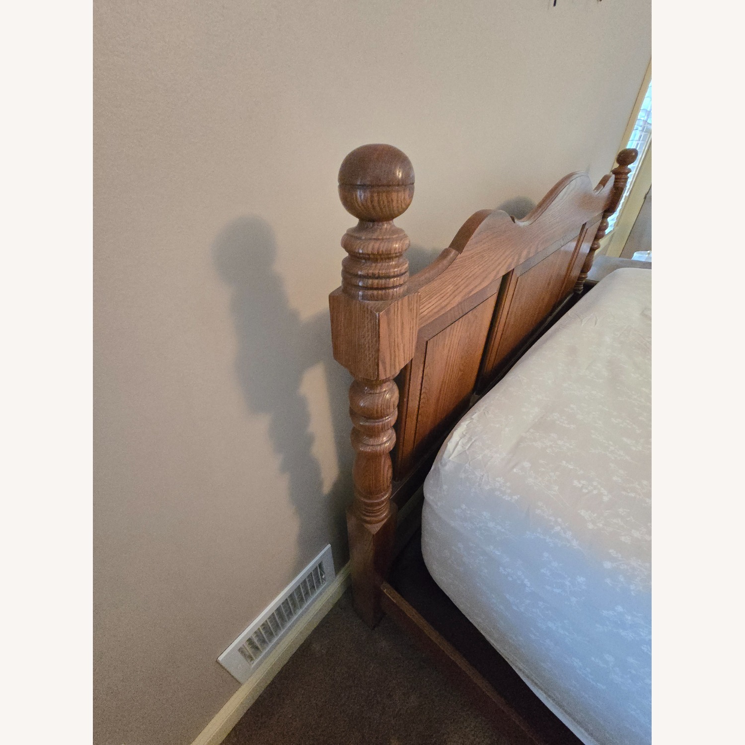 Pennsylvania House Solid Oak Queen Bedframe - image-4