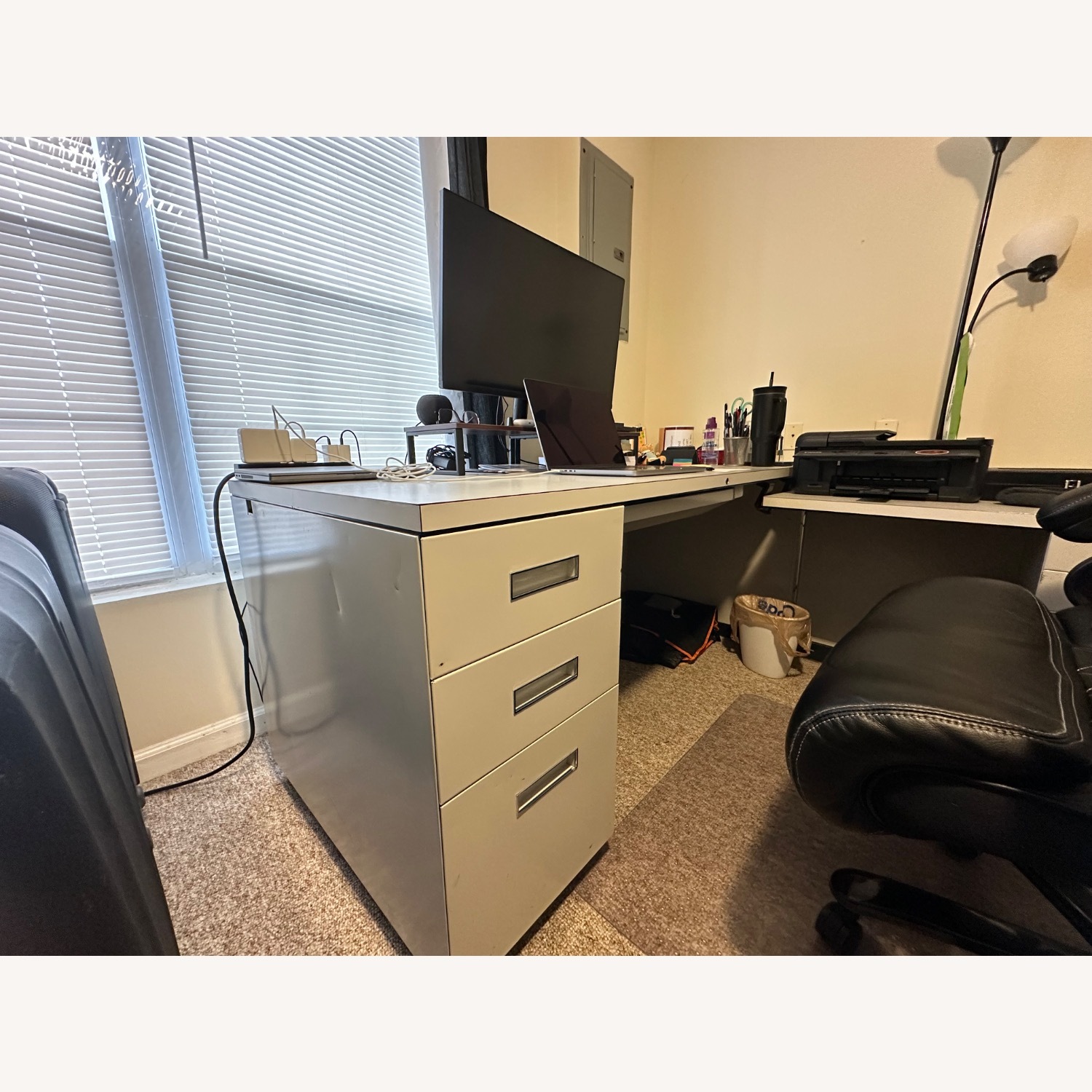 Massive Steelcase L-desk - image-3