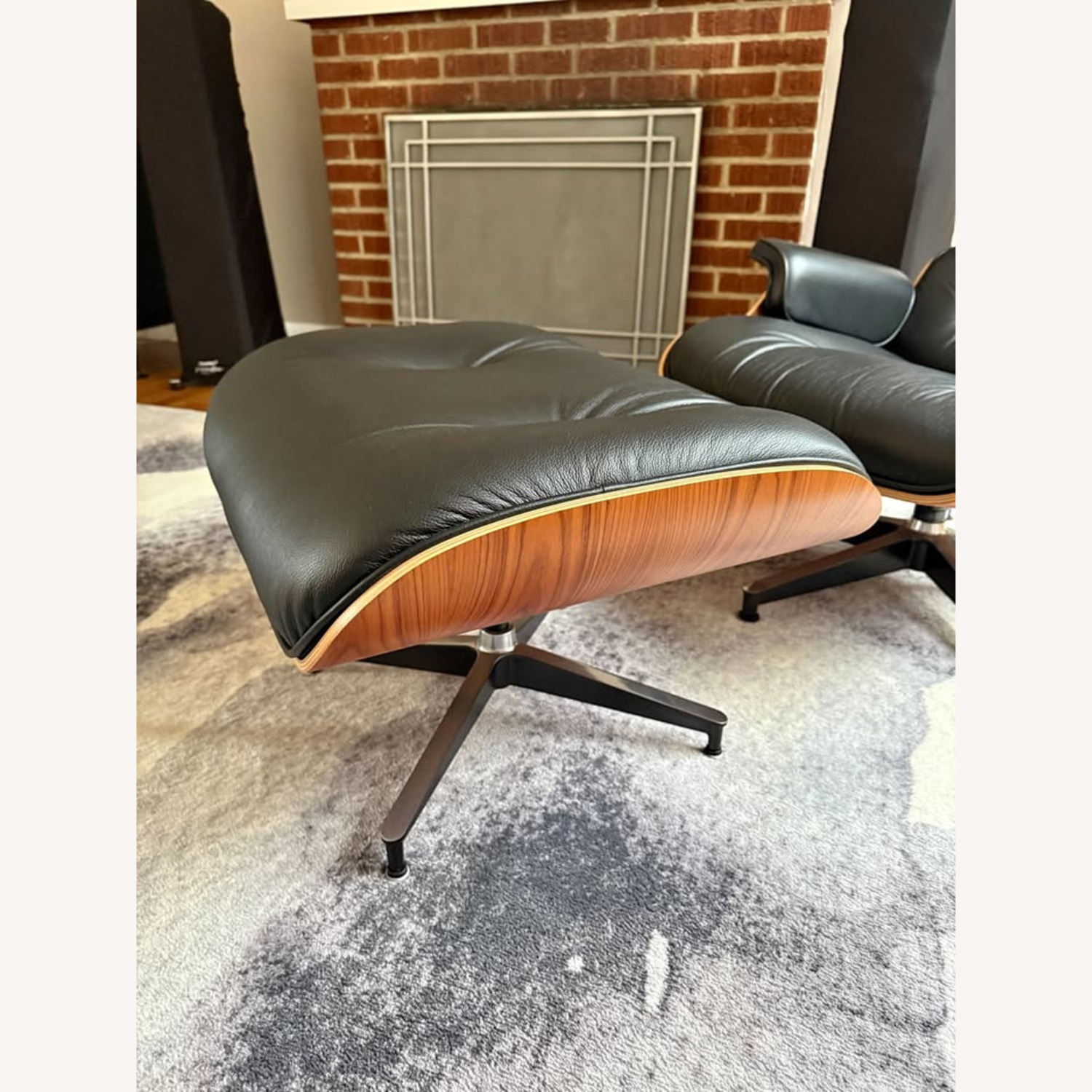 Herman Miller 670 Eames Lounge Chair & Ottoman - image-1