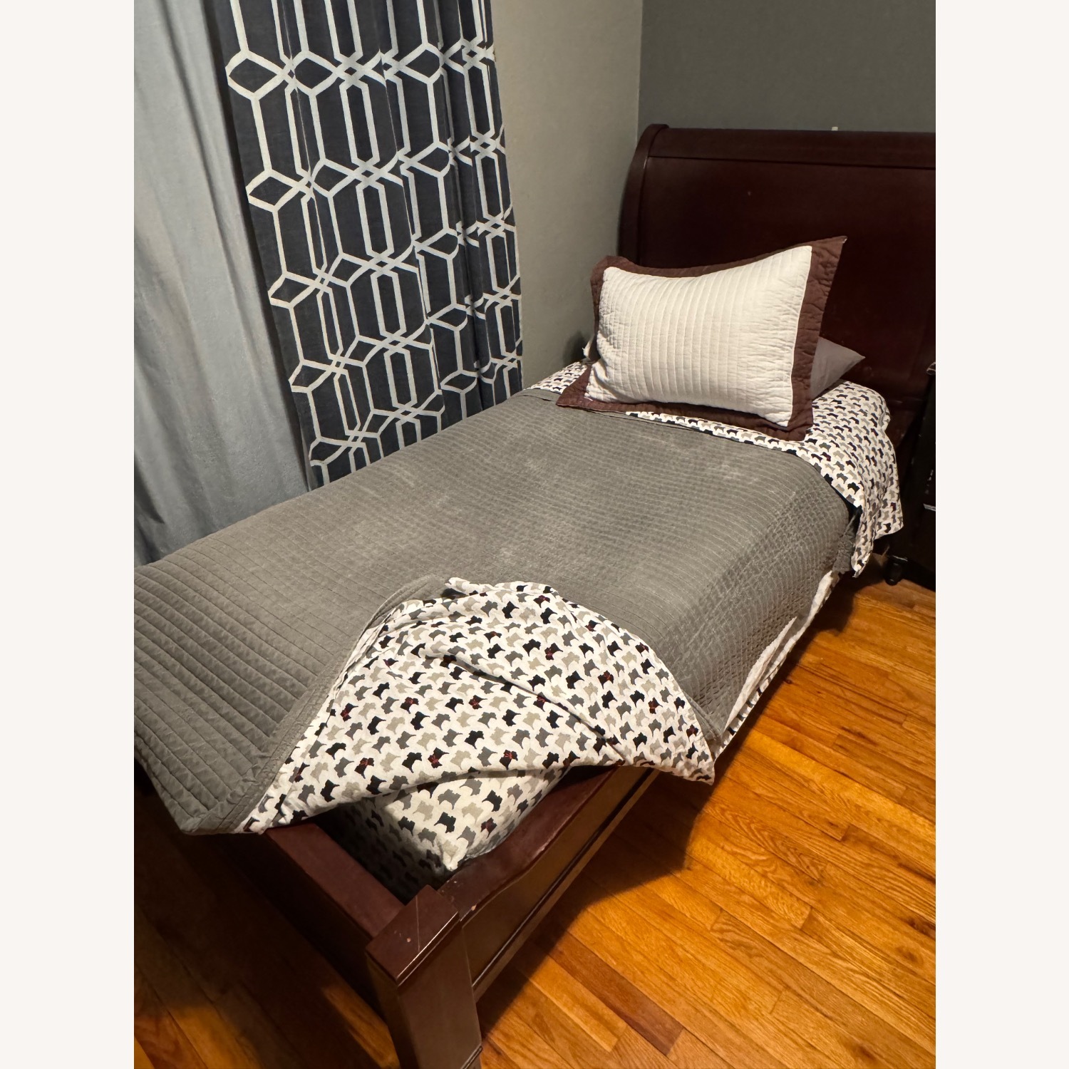 Pottery Barn with Sleigh Bed - image-2