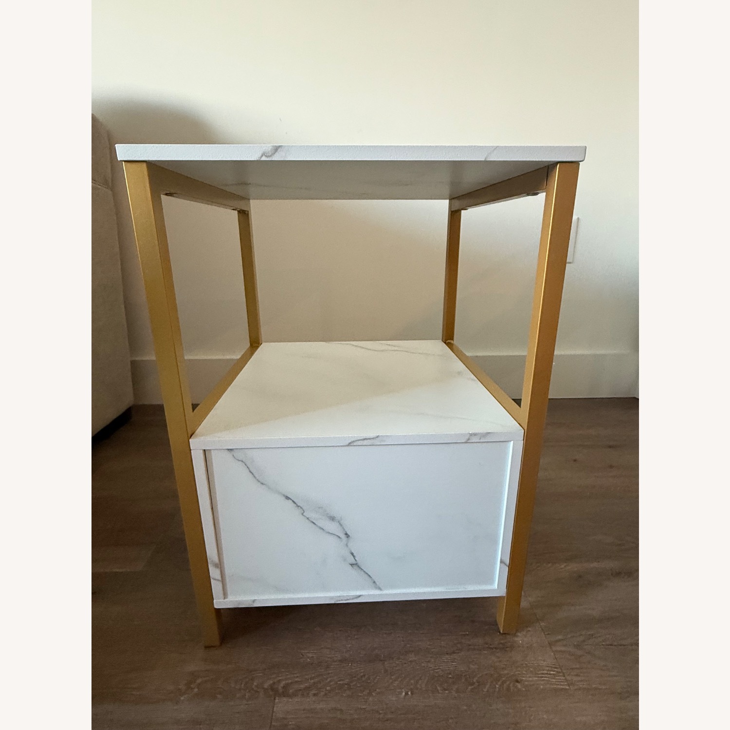 Vecelo Two Nightstands - image-4