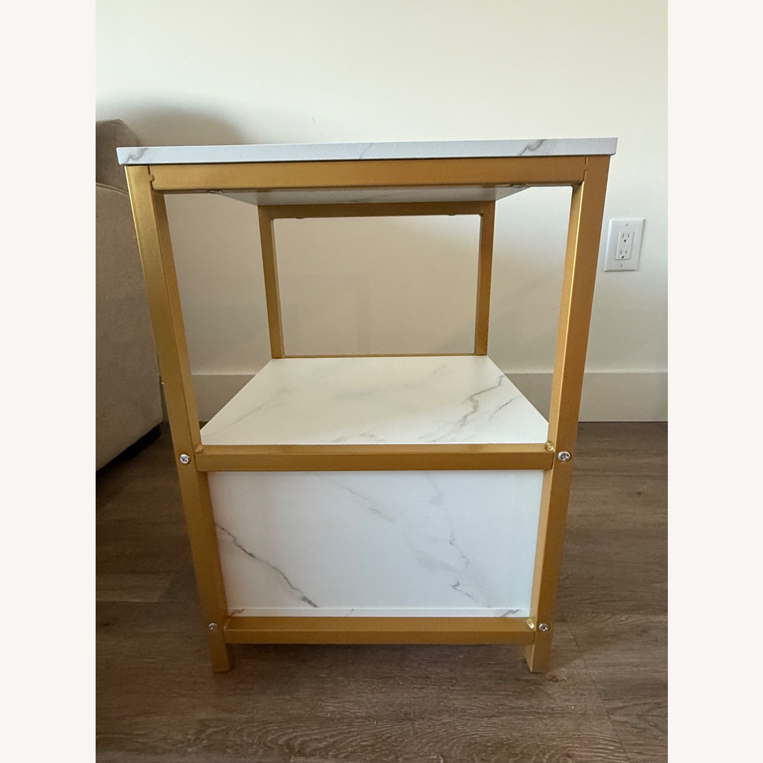 Vecelo Two Nightstands - image-5