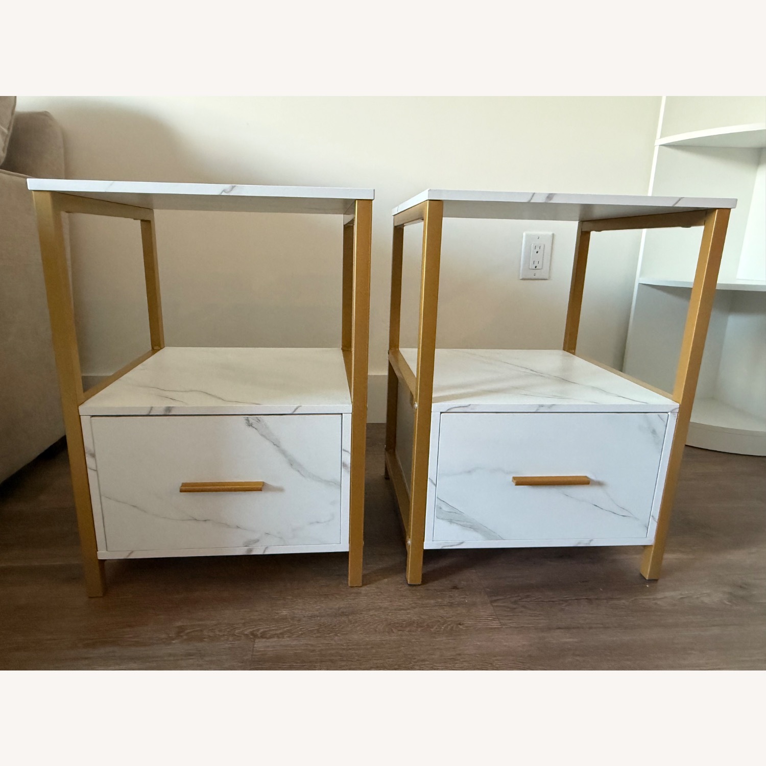 Vecelo Two Nightstands - image-1