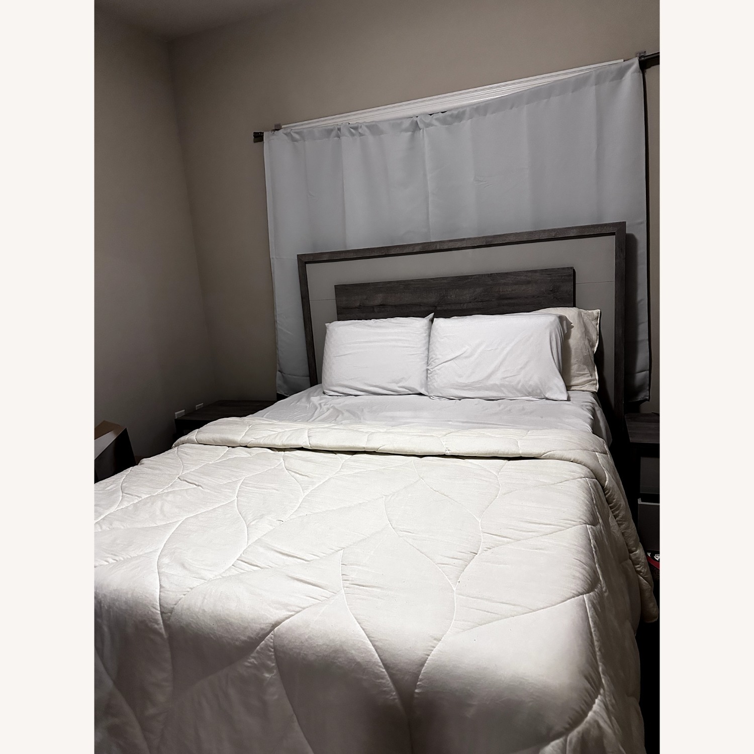 Rooms To Go Queen Bedroom Bed - image-2