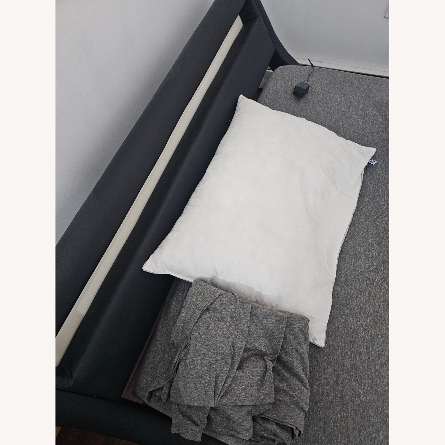 Modern Queen Sized Futon with Lights - image-4