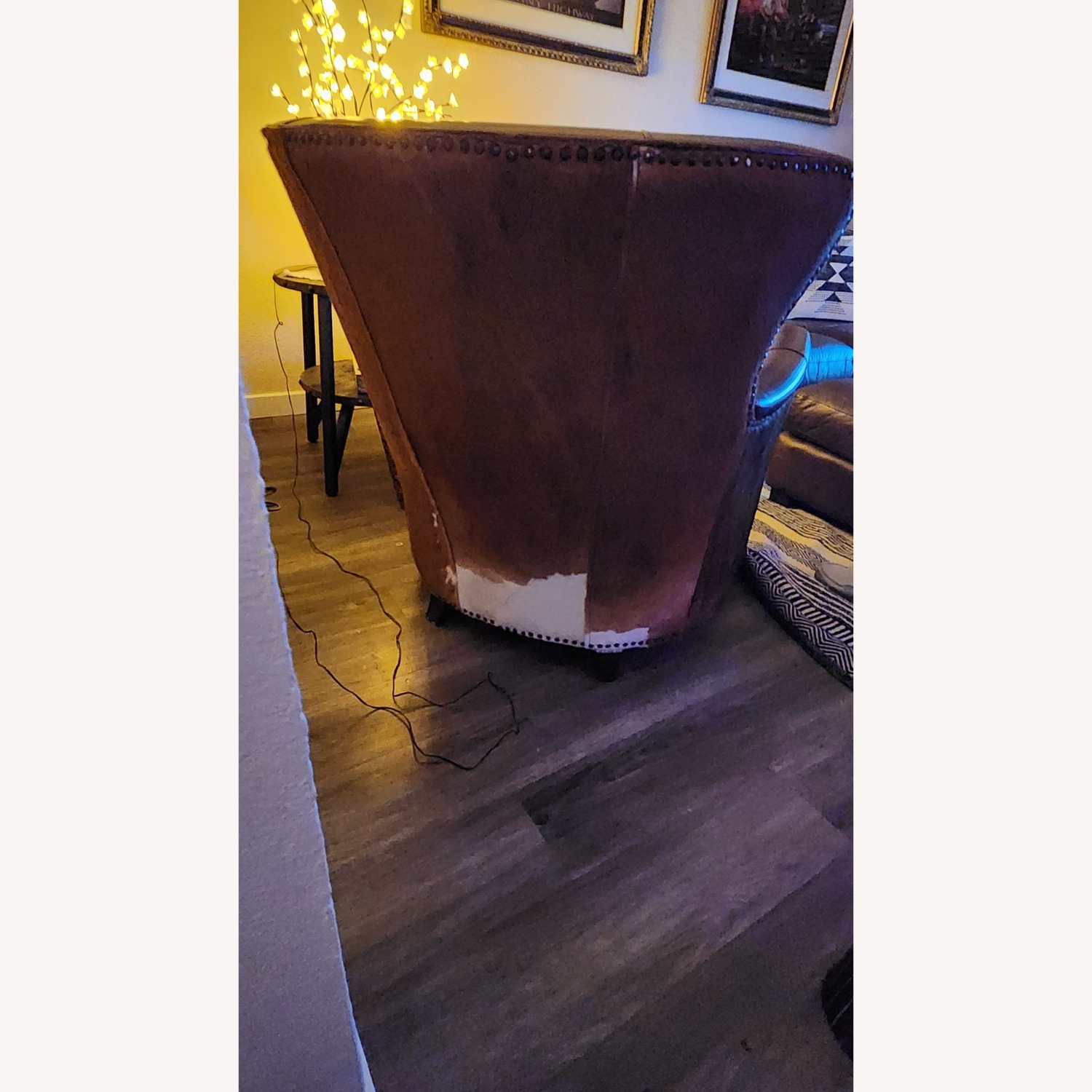 Oversize leather chair - image-1