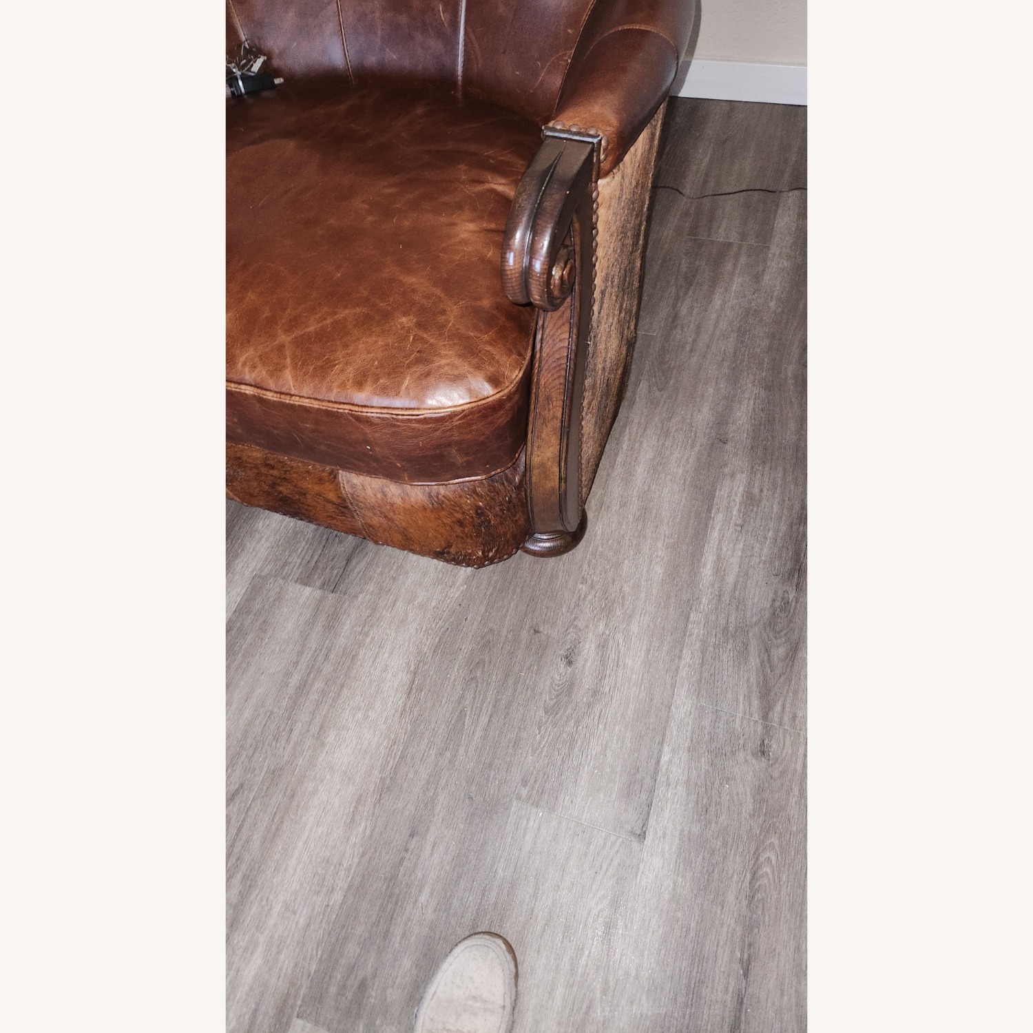 Oversize leather chair - image-5