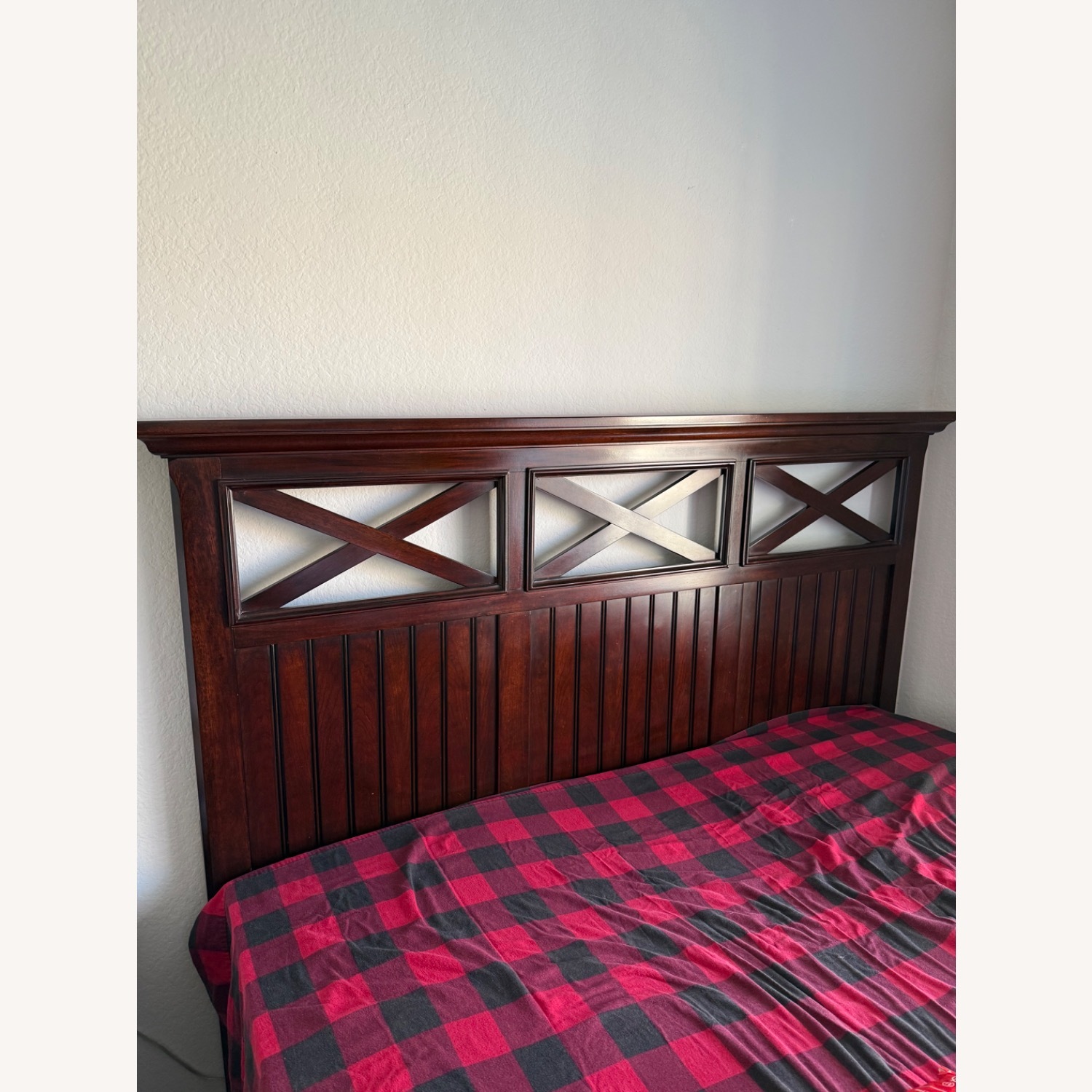Broyhill Wood Headboard (Full/Queen) - image-1