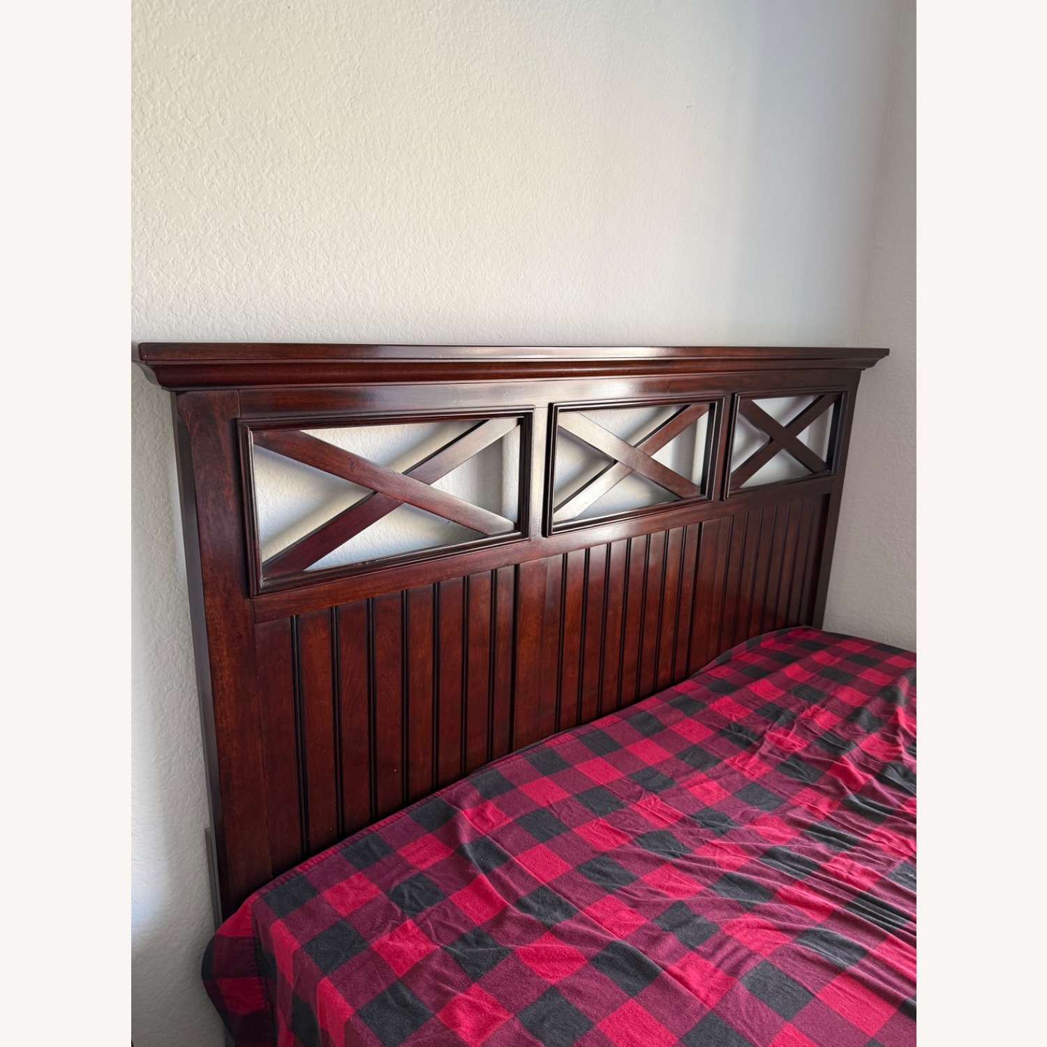 Broyhill Wood Headboard (Full/Queen) - image-0