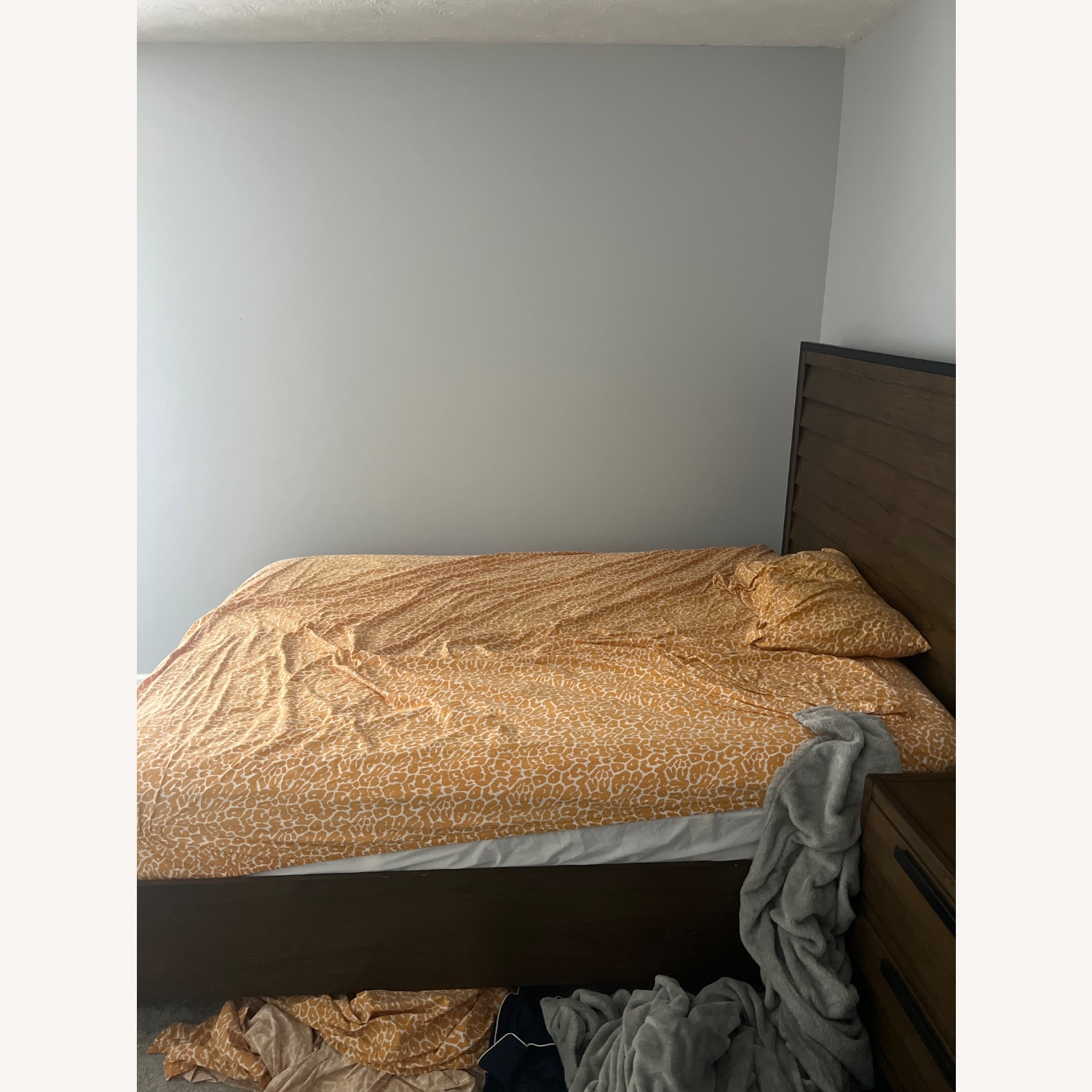 Bob's Discount Furniture Kings Discount Bed Frame and Shield - image-3