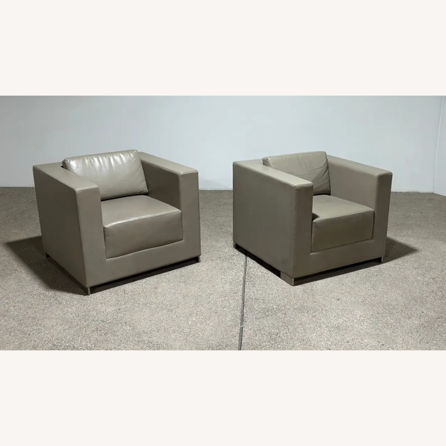 Pair of Bernhardt b.1 Leather Chairs - image-4