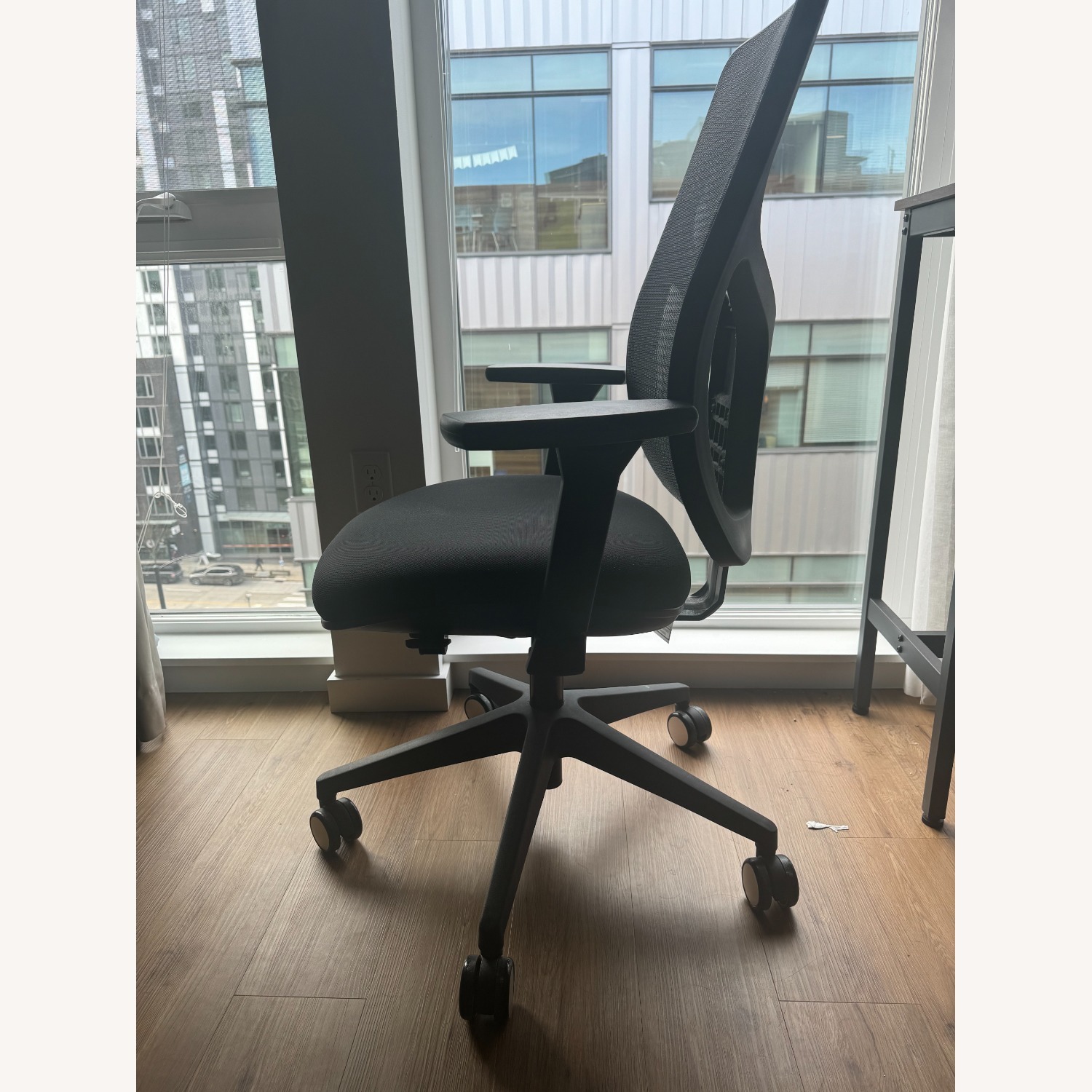 WorkPro4000 Ergonomic Executive Office Chair - AptDeco