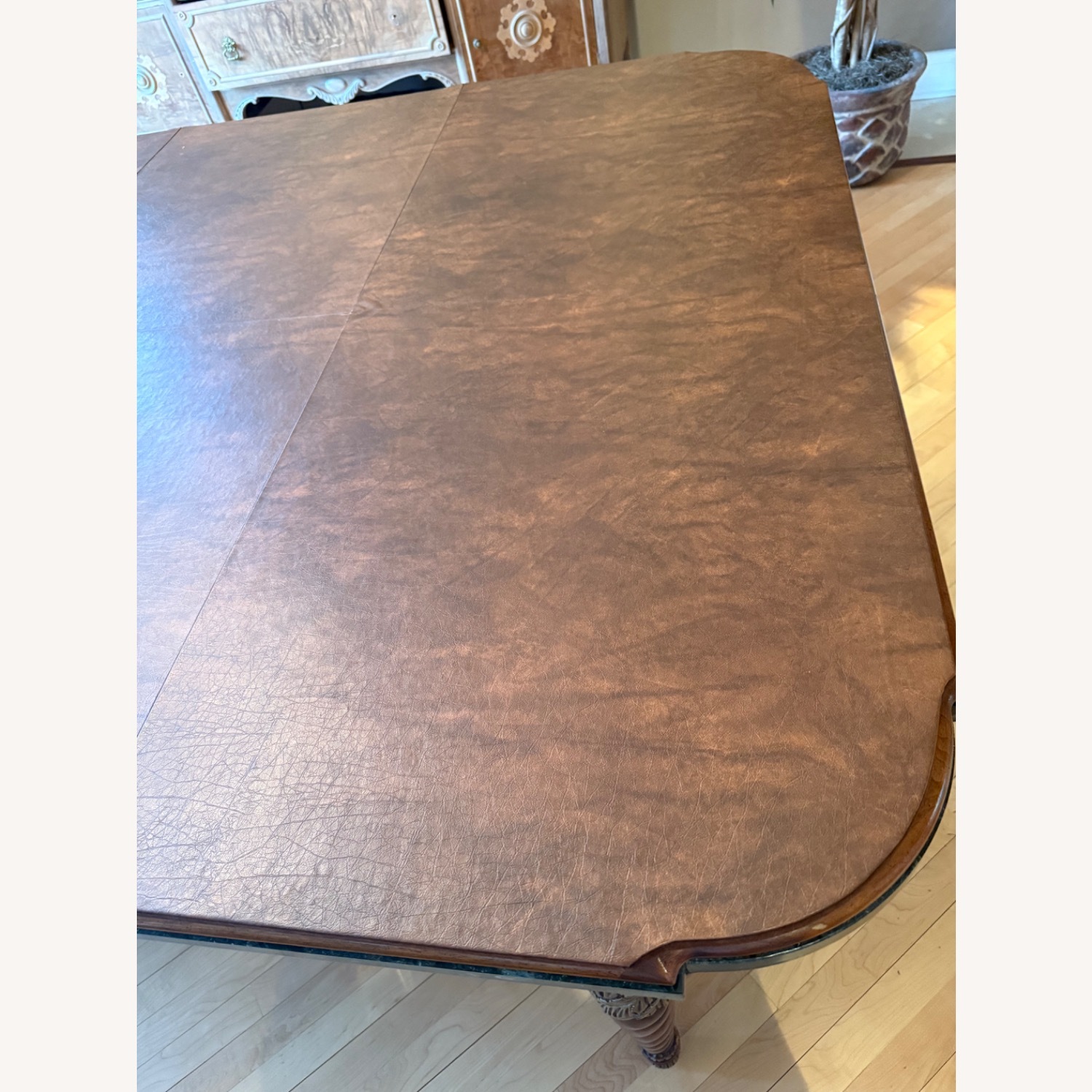 Henderdon Dining Set - image-11