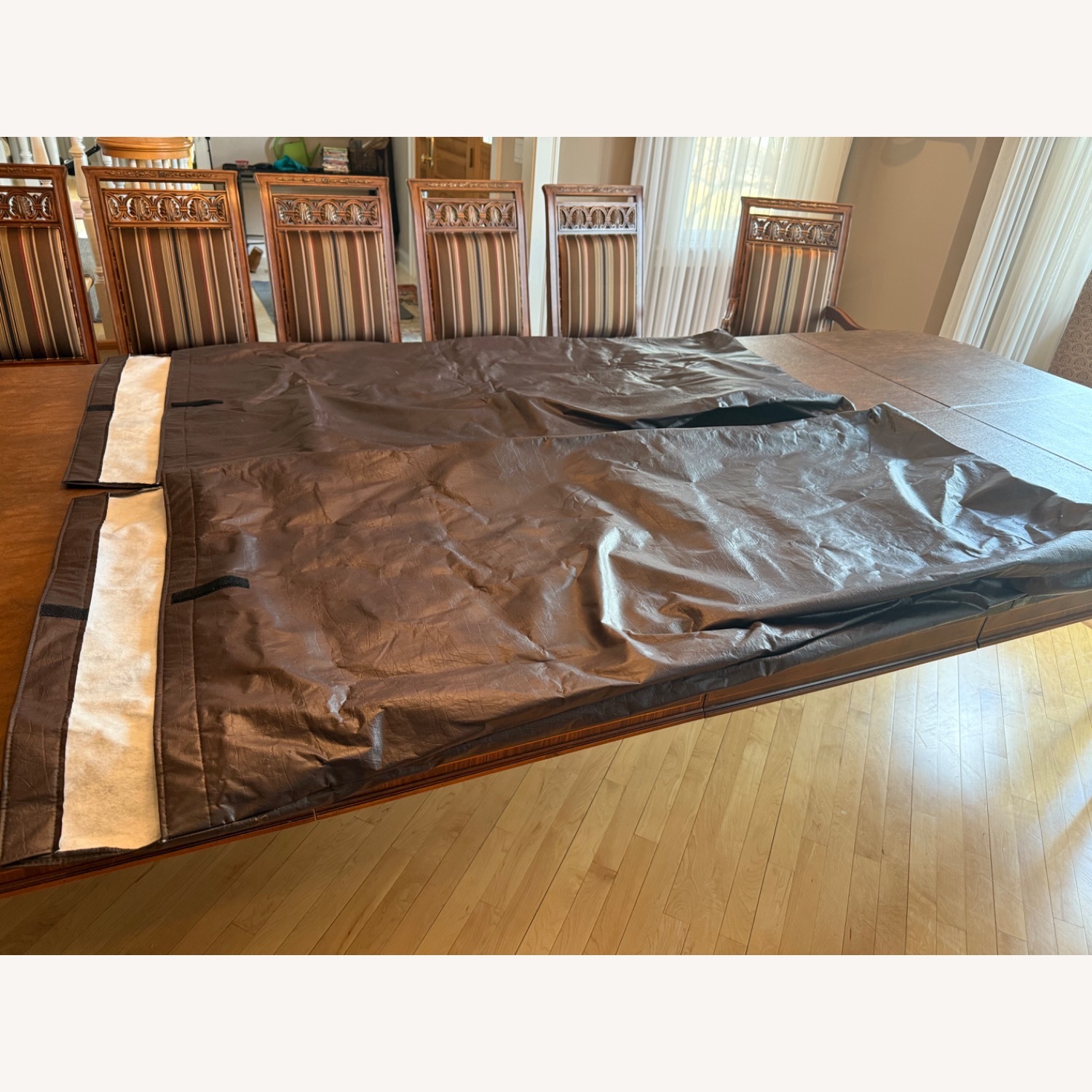 Henderdon Dining Set - image-7