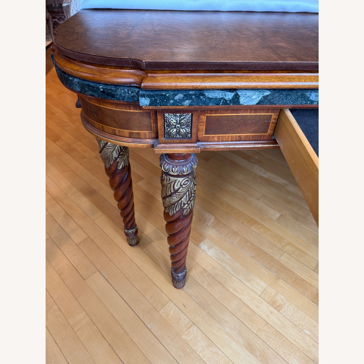 Henderdon Dining Set - image-17