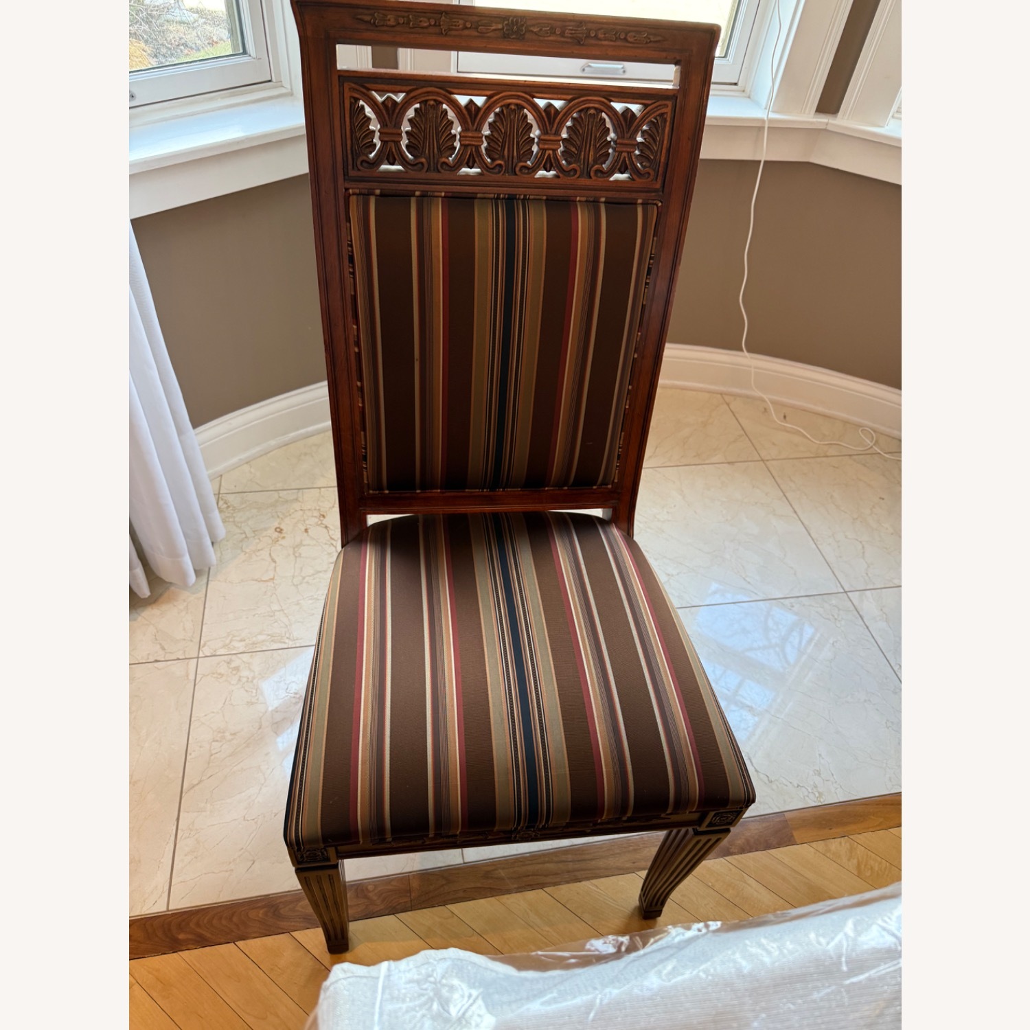 Henderdon Dining Set - image-15