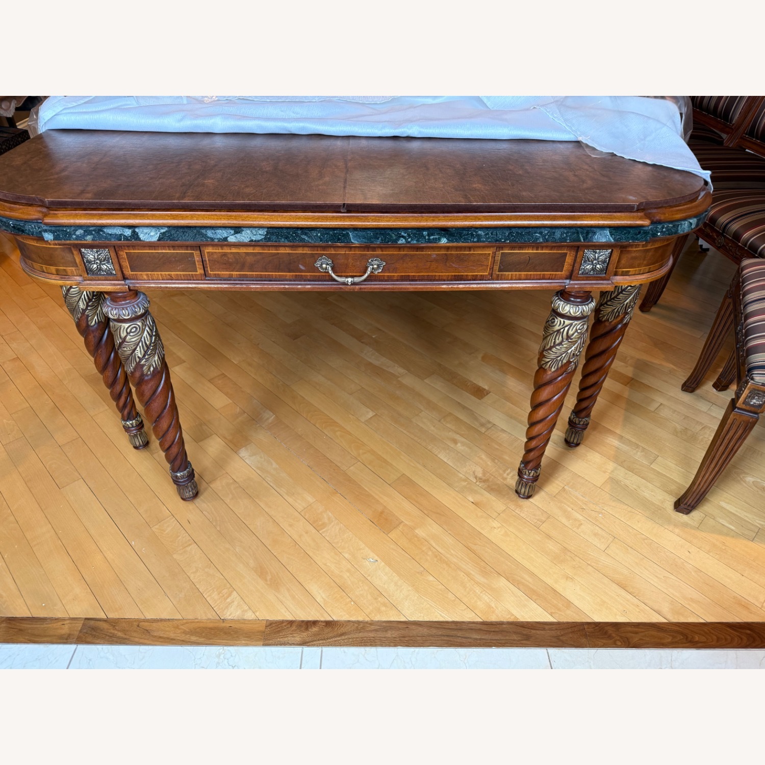 Henderdon Dining Set - image-12